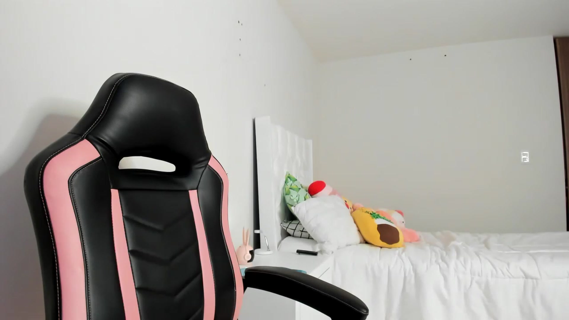 Gallery image thumbnail from Cherrycute666's myfreecams stream on, 03/08/2023, 04:29 image 15 of 20