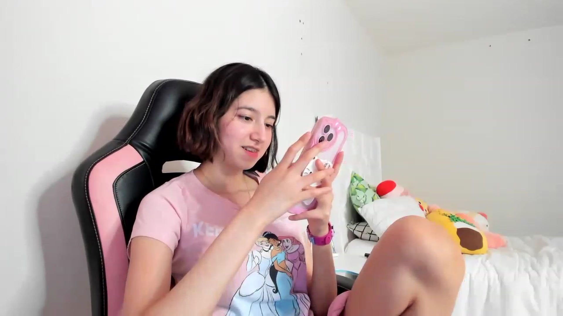 Gallery image thumbnail from Cherrycute666's myfreecams stream on, 03/08/2023, 04:29 image 18 of 20