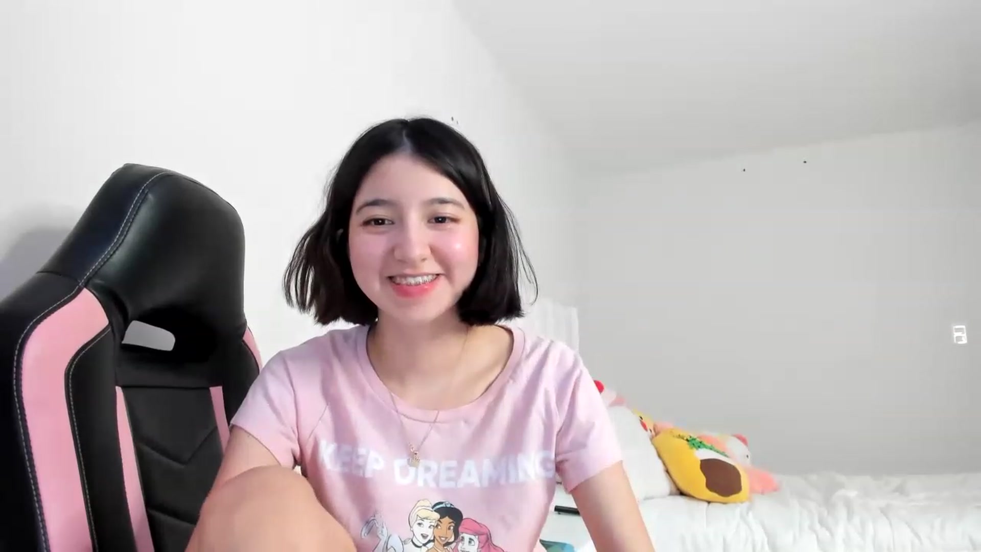 Gallery image thumbnail from Cherrycute666's myfreecams stream on, 03/08/2023, 04:49 image 3 of 20