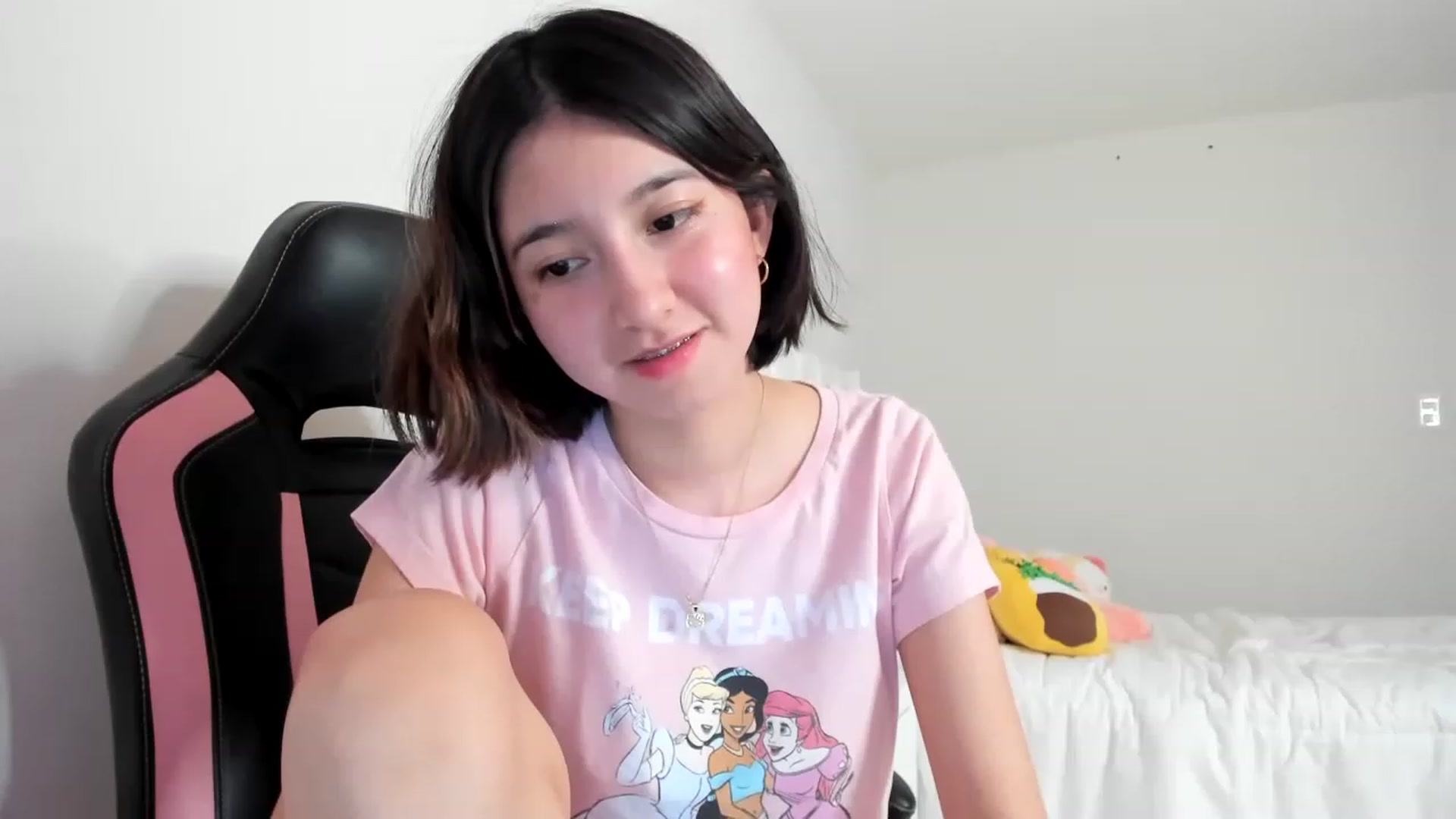 Gallery image thumbnail from Cherrycute666's myfreecams stream on, 03/08/2023, 04:49 image 15 of 20