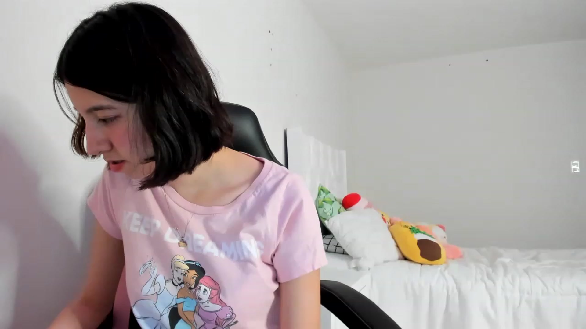 Gallery image thumbnail from Cherrycute666's myfreecams stream on, 03/08/2023, 04:49 image 13 of 20