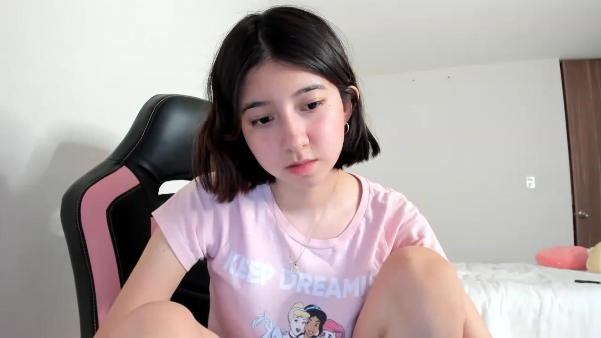 Gallery image thumbnail from Cherrycute666's myfreecams stream on, 03/08/2023, 08:09 image 7 of 20