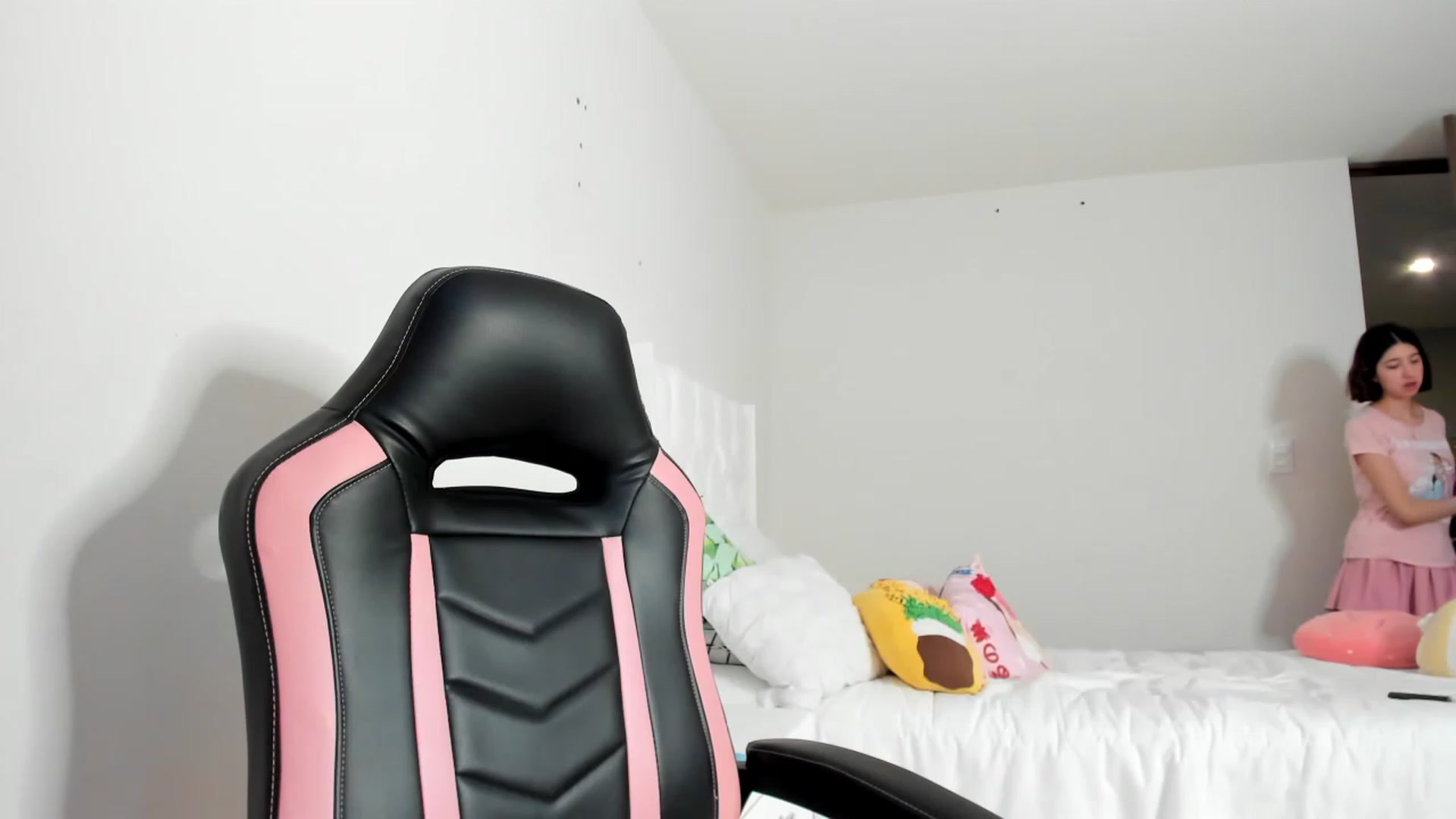 Gallery image thumbnail from Cherrycute666's myfreecams stream on, 03/08/2023, 08:09 image 1 of 20