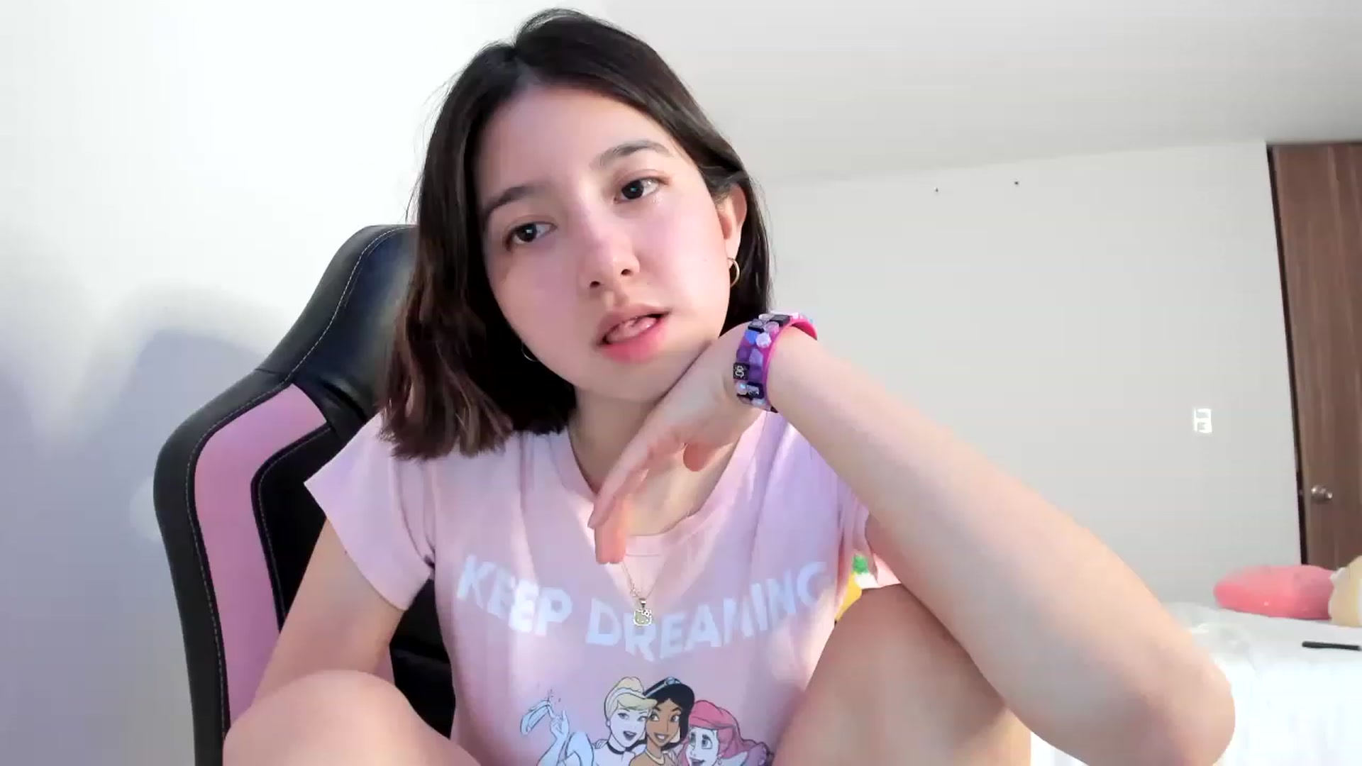 Gallery image thumbnail from Cherrycute666's myfreecams stream on, 03/08/2023, 08:09 image 2 of 20