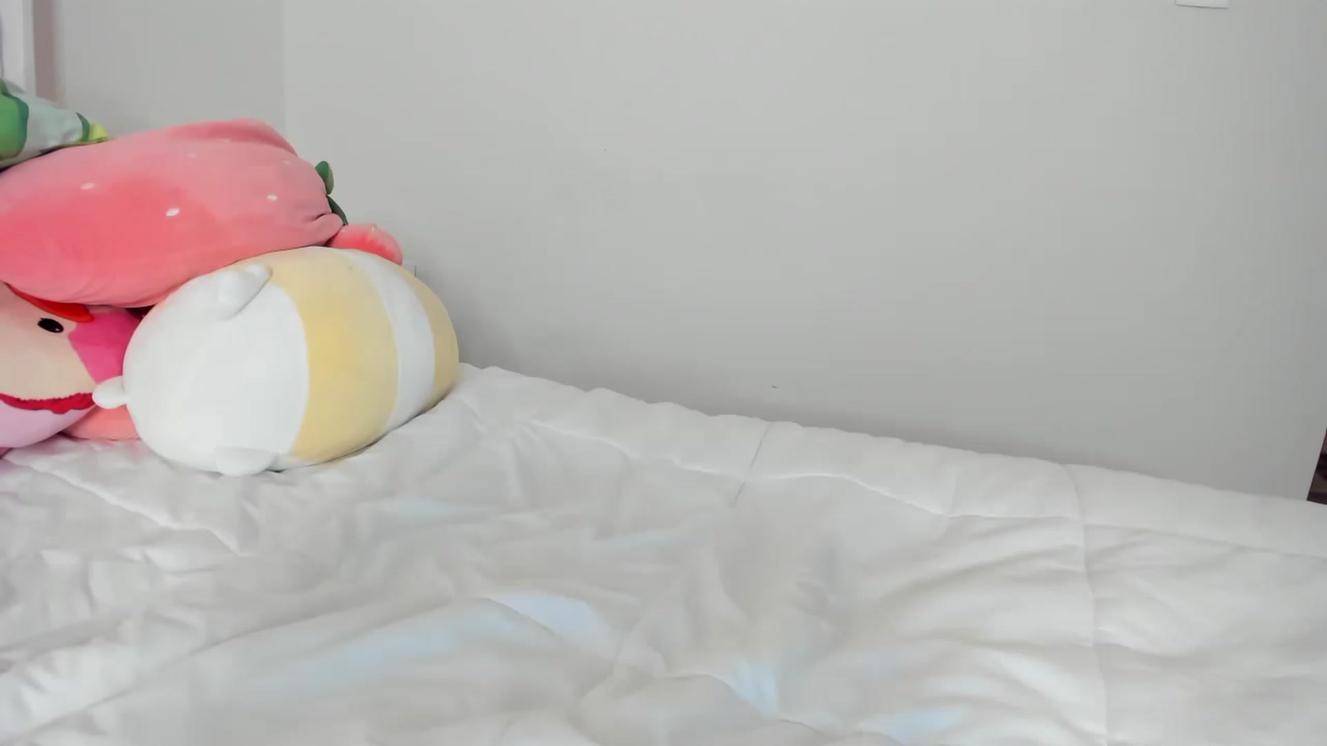Gallery image thumbnail from Cherrycute666's myfreecams stream on, 03/08/2023, 10:07 image 8 of 20