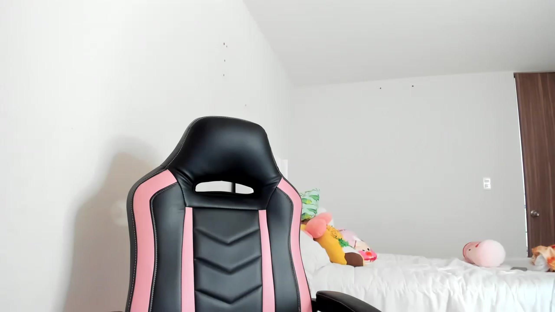Gallery image thumbnail from Cherrycute666's myfreecams stream on, 03/08/2023, 20:54 image 8 of 20