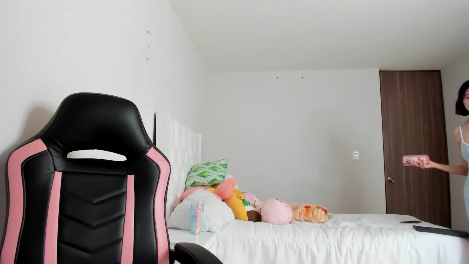 Gallery image thumbnail from Cherrycute666's myfreecams stream on, 03/08/2023, 22:22 image 8 of 20