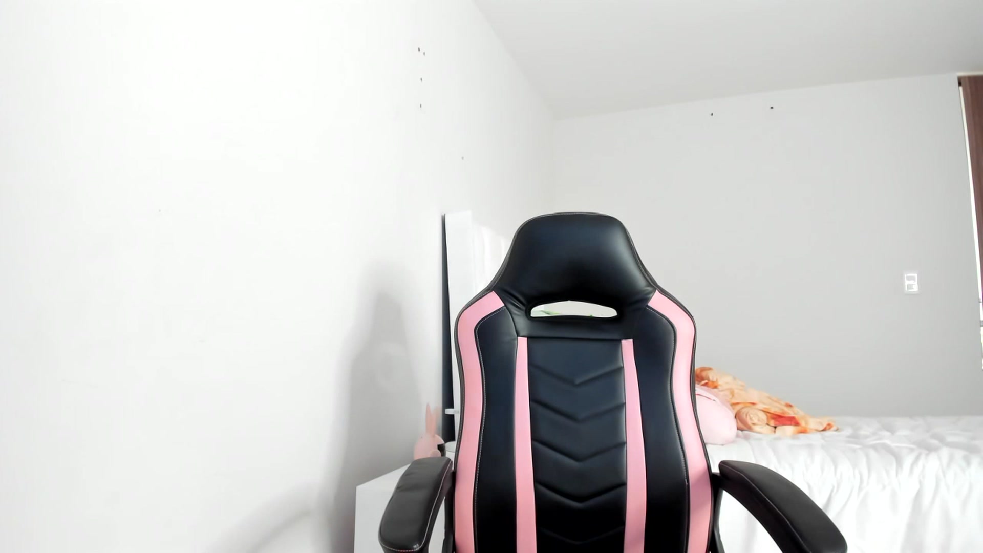 Gallery image thumbnail from Cherrycute666's myfreecams stream on, 03/09/2023, 24:01 image 8 of 20