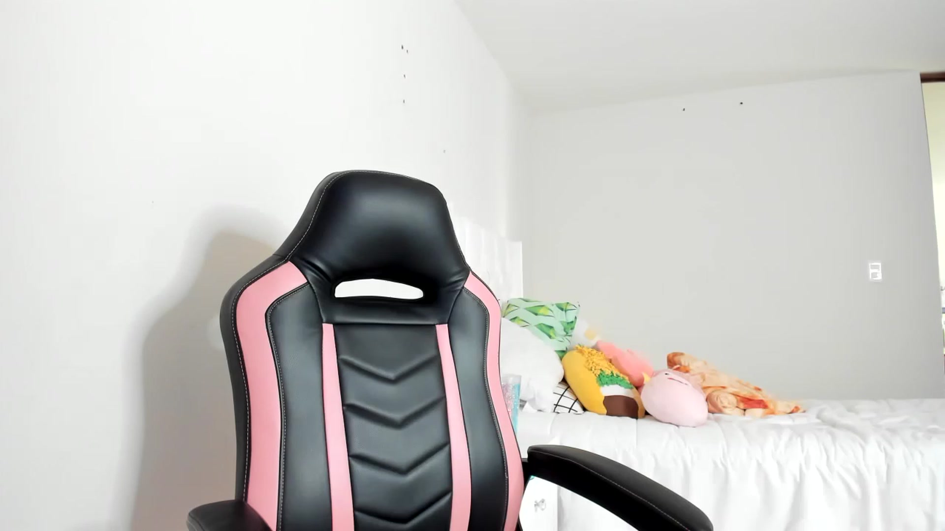 Gallery image thumbnail from Cherrycute666's myfreecams stream on, 03/09/2023, 24:01 image 17 of 20