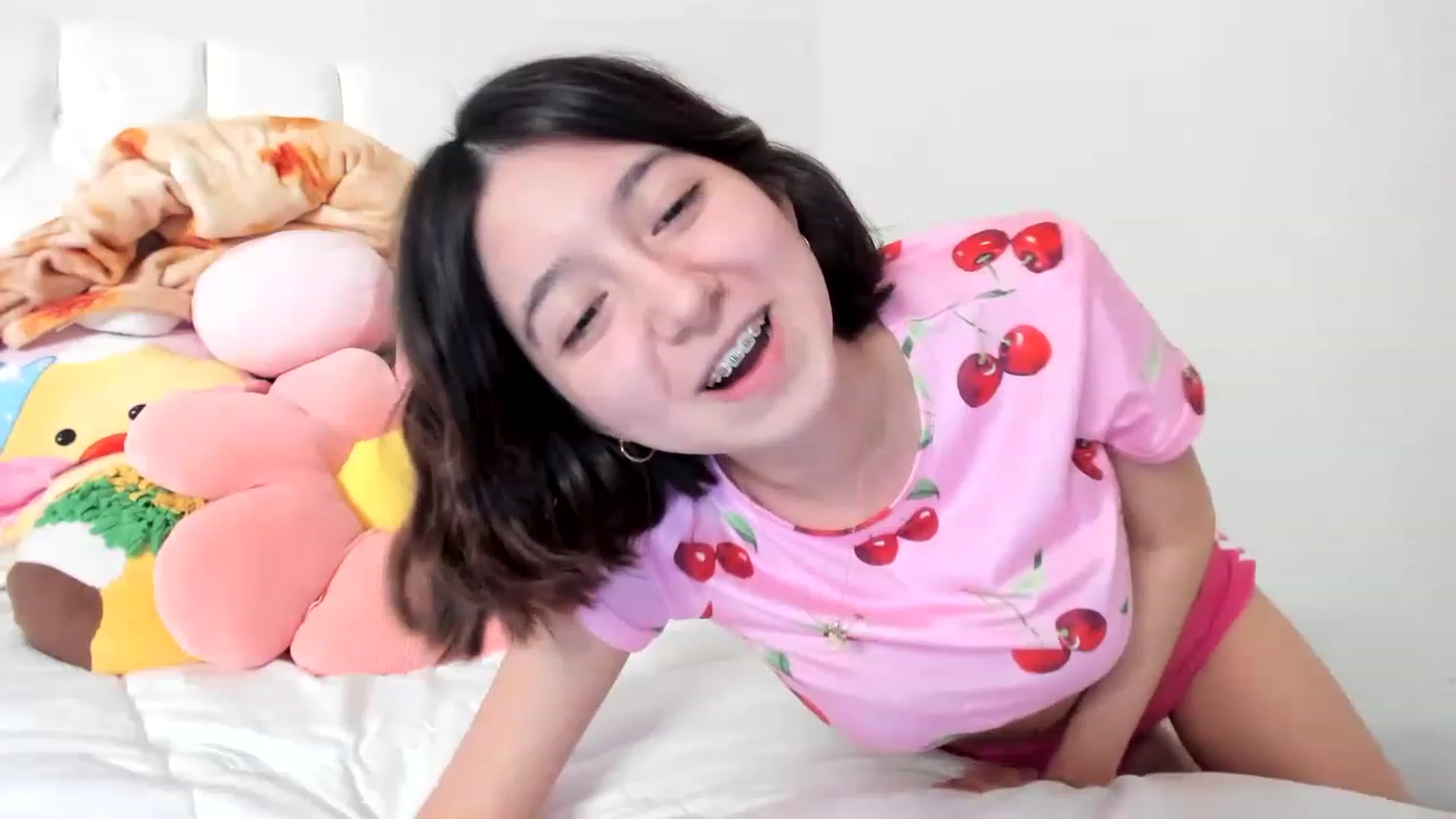Gallery image thumbnail from Cherrycute666's myfreecams stream on, 03/09/2023, 05:07 image 13 of 20