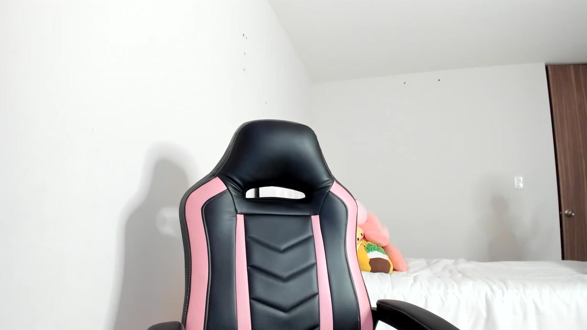 Gallery image thumbnail from Cherrycute666's myfreecams stream on, 03/09/2023, 08:50 image 17 of 20