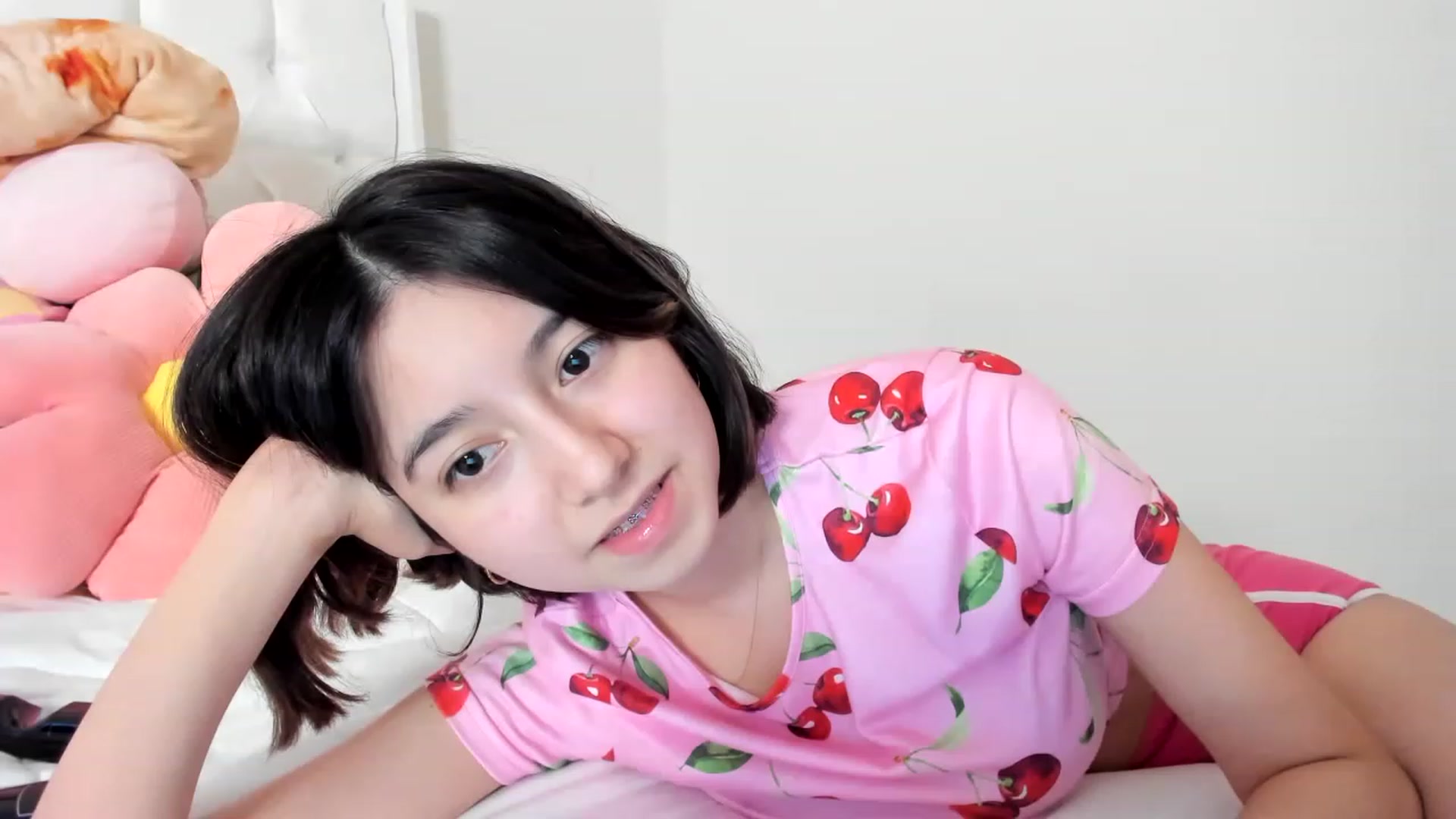 Gallery image thumbnail from Cherrycute666's myfreecams stream on, 03/09/2023, 08:50 image 3 of 20