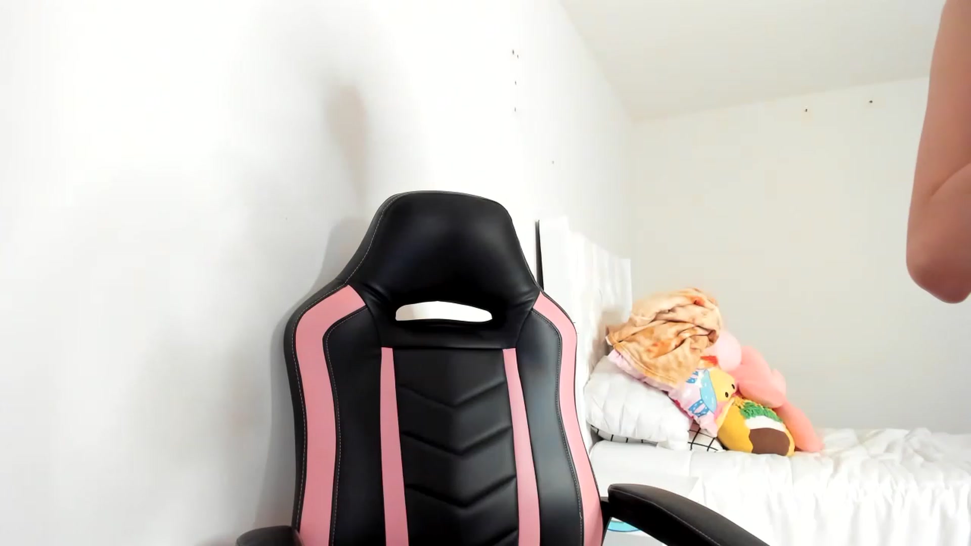 Gallery image thumbnail from Cherrycute666's myfreecams stream on, 03/09/2023, 08:50 image 9 of 20