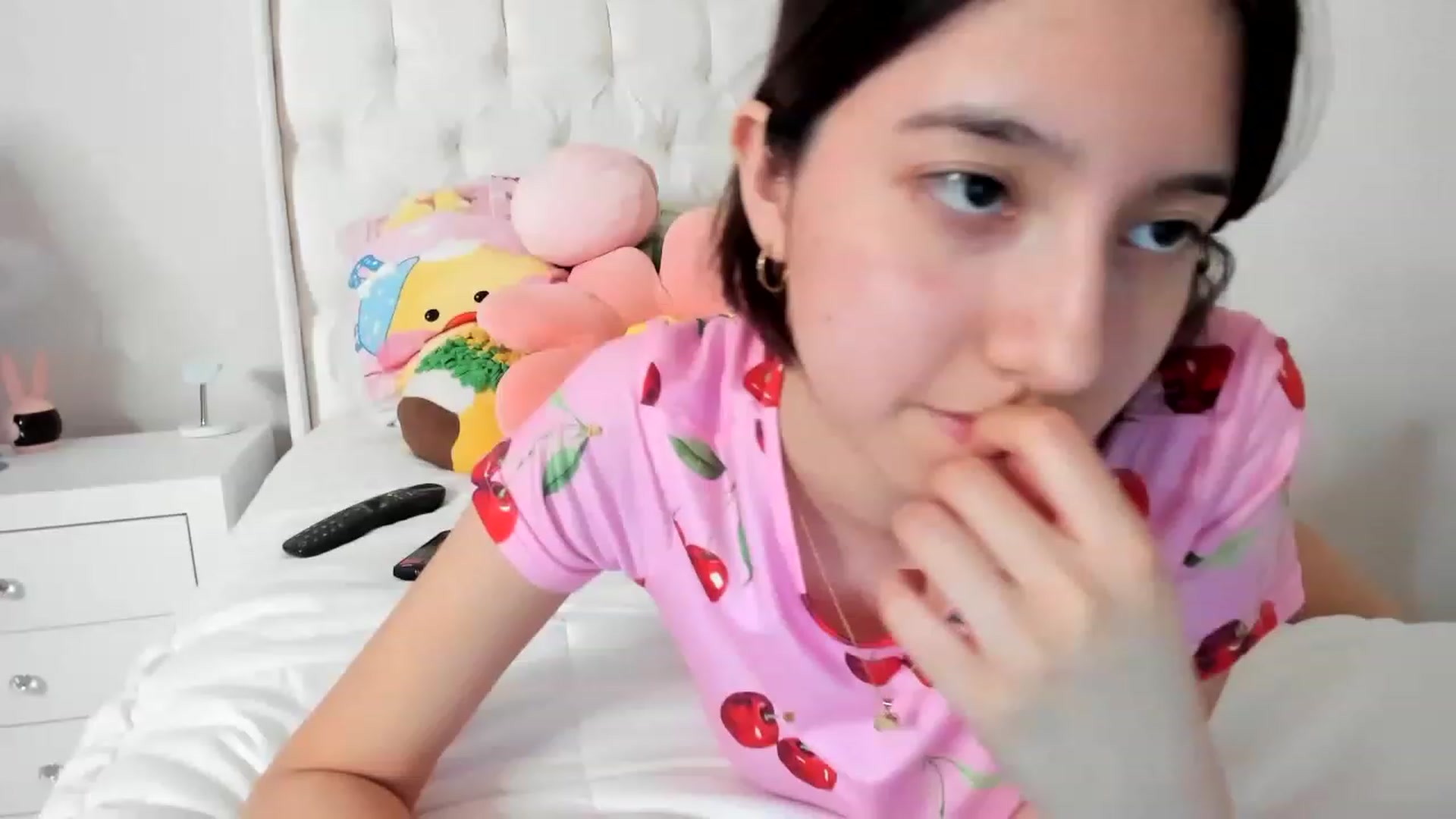 Gallery image thumbnail from Cherrycute666's myfreecams stream on, 03/09/2023, 09:29 image 1 of 20