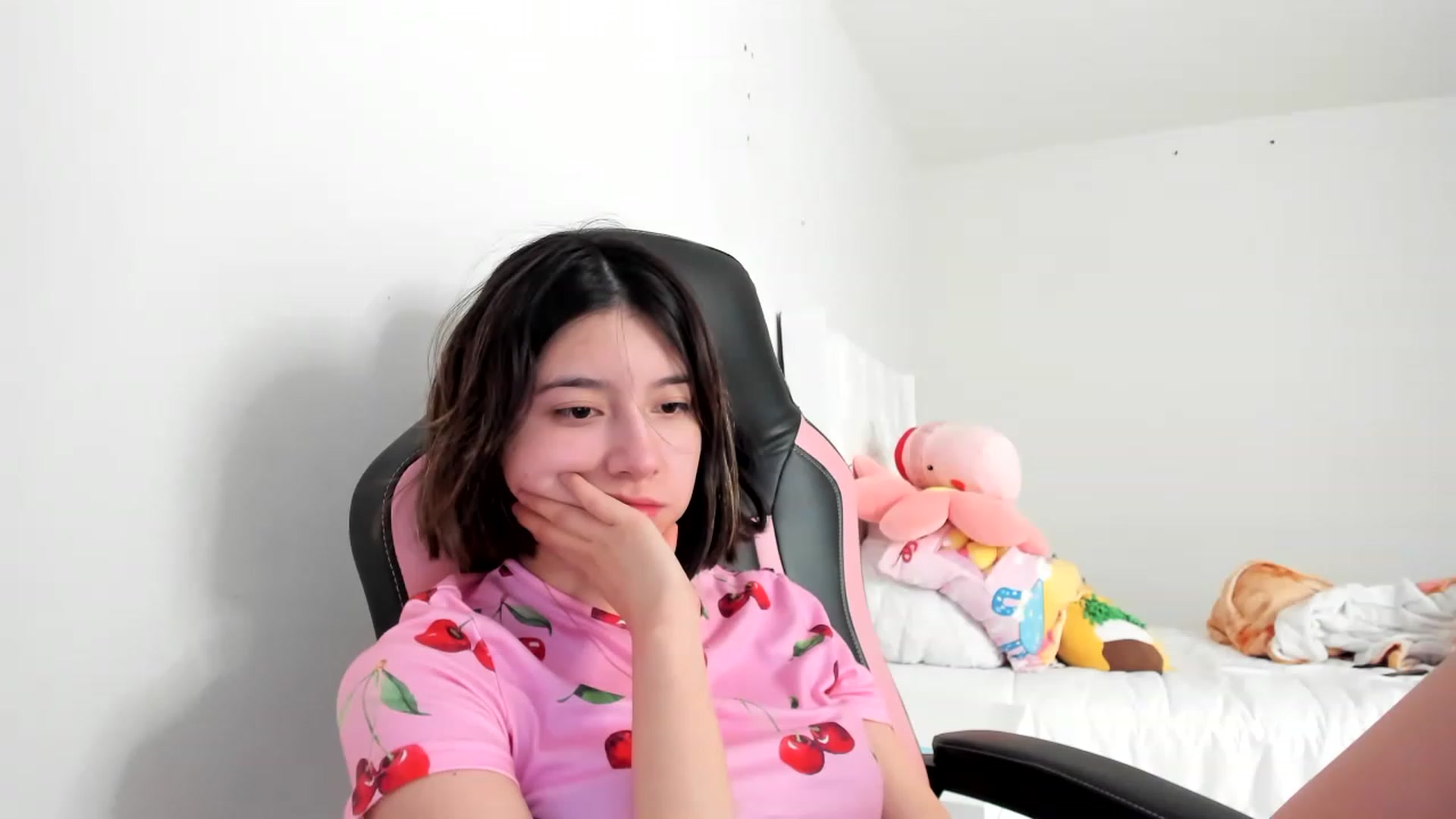 Gallery image thumbnail from Cherrycute666's myfreecams stream on, 03/09/2023, 17:27 image 7 of 20