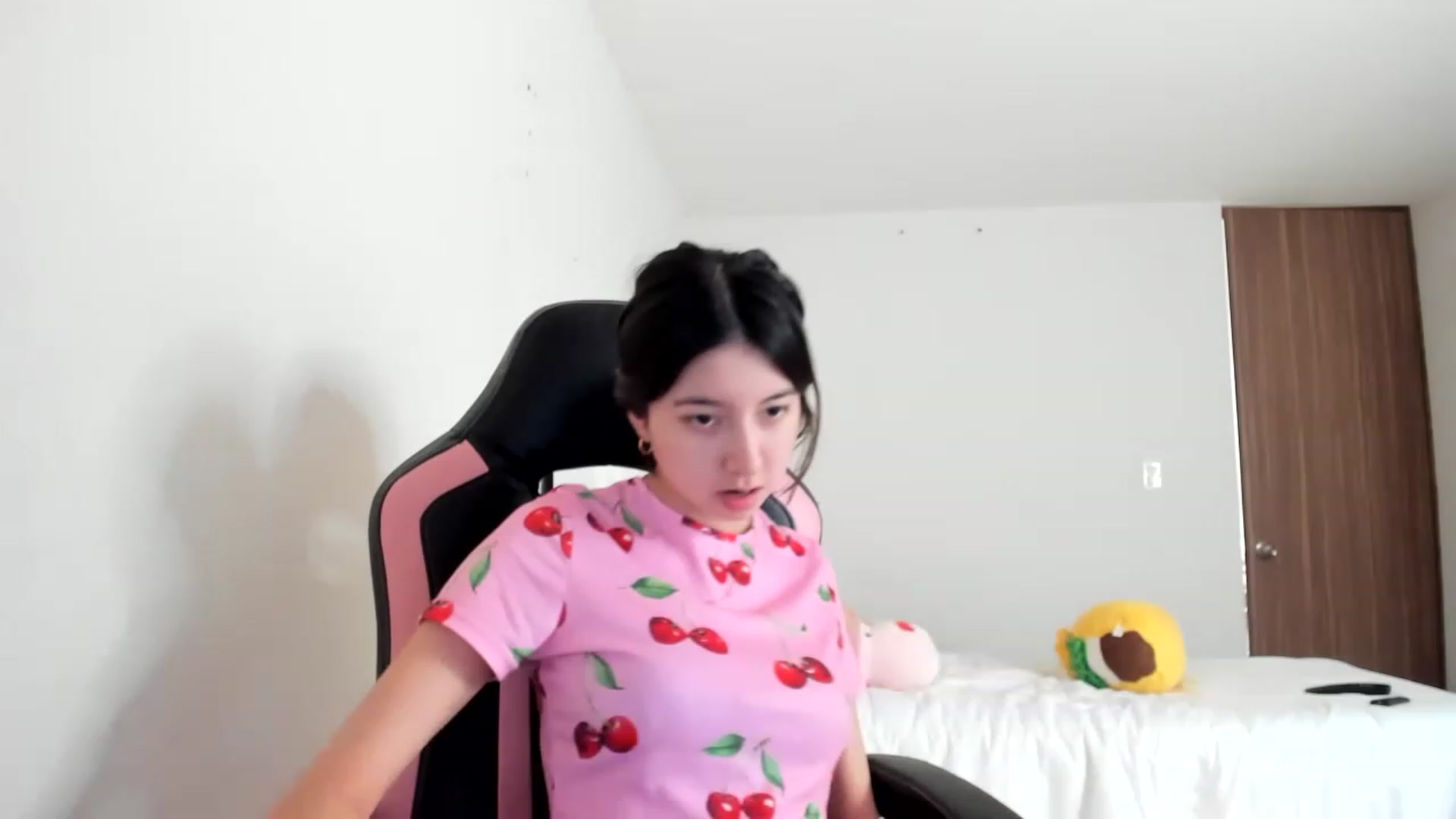 Gallery image thumbnail from Cherrycute666's myfreecams stream on, 03/10/2023, 24:05 image 1 of 20