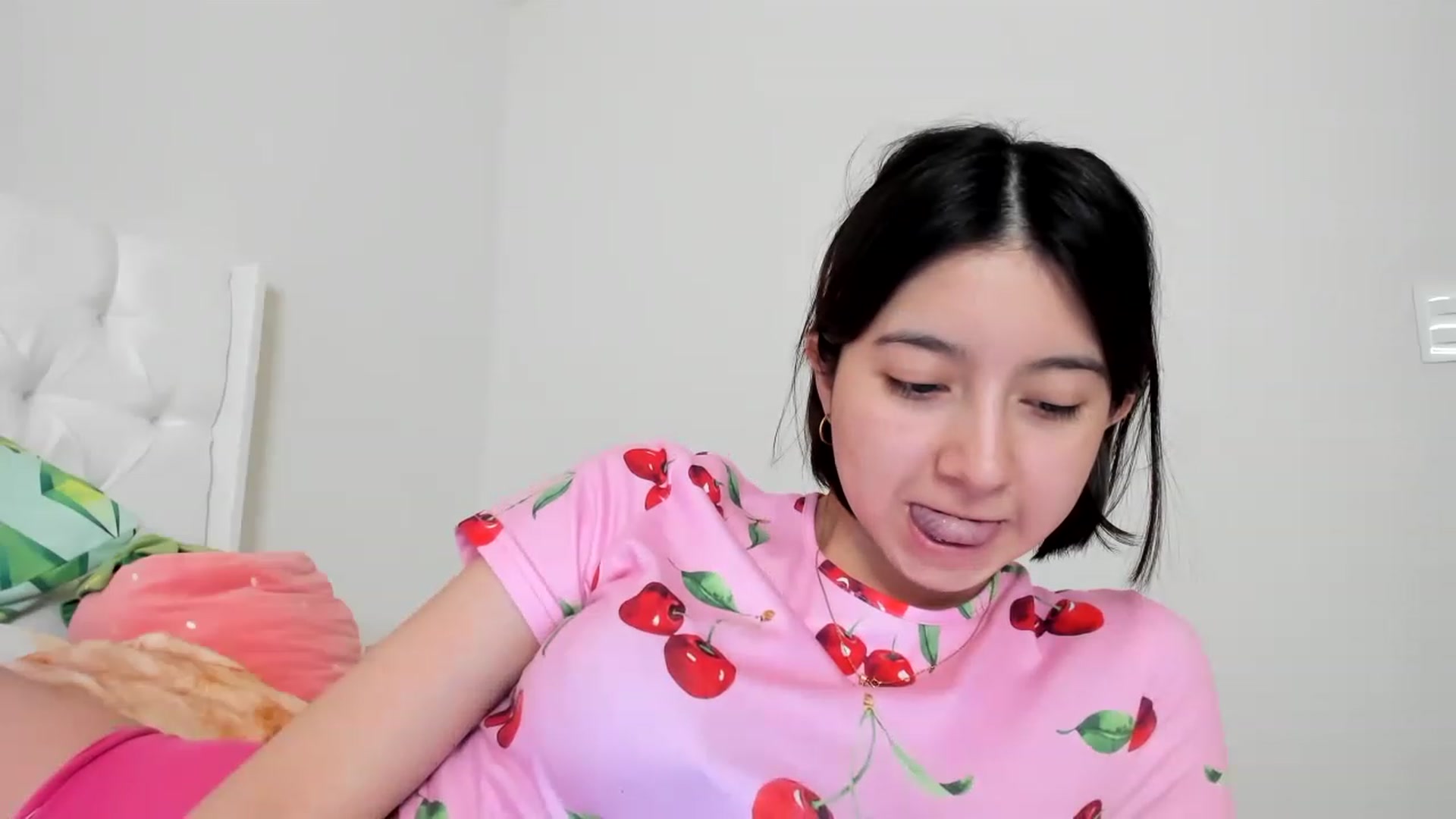 Gallery image thumbnail from Cherrycute666's myfreecams stream on, 03/10/2023, 24:05 image 11 of 20