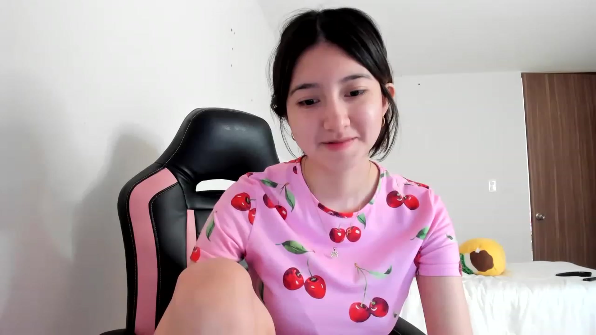Gallery image thumbnail from Cherrycute666's myfreecams stream on, 03/10/2023, 24:05 image 2 of 20