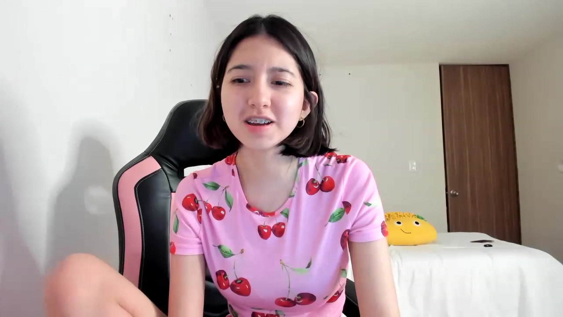 Gallery image thumbnail from Cherrycute666's myfreecams stream on, 03/10/2023, 12:27 image 13 of 20