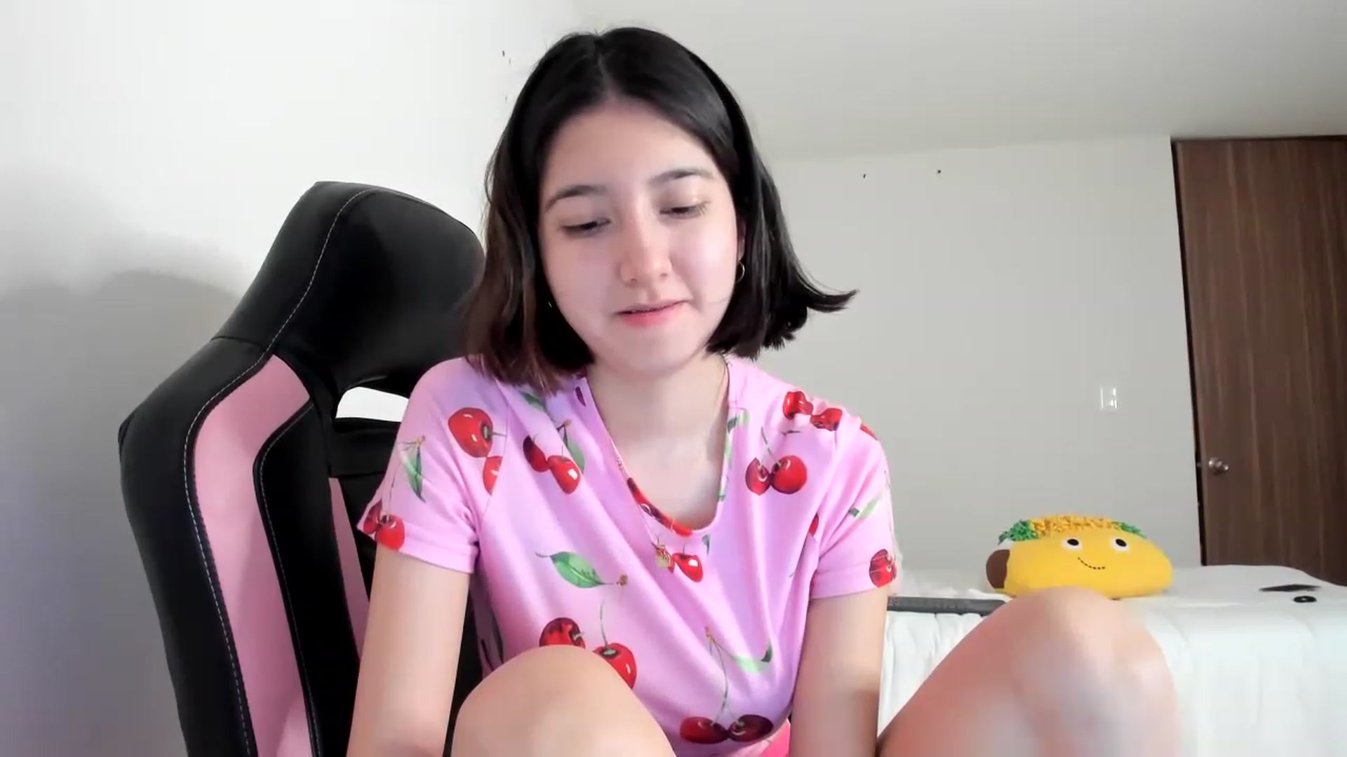 Gallery image thumbnail from Cherrycute666's myfreecams stream on, 03/10/2023, 12:27 image 15 of 20