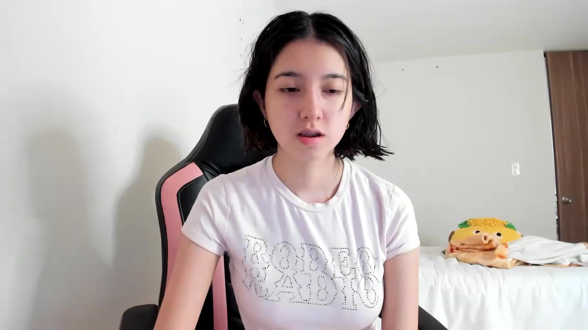 Gallery image thumbnail from Cherrycute666's myfreecams stream on, 03/10/2023, 17:54 image 13 of 20