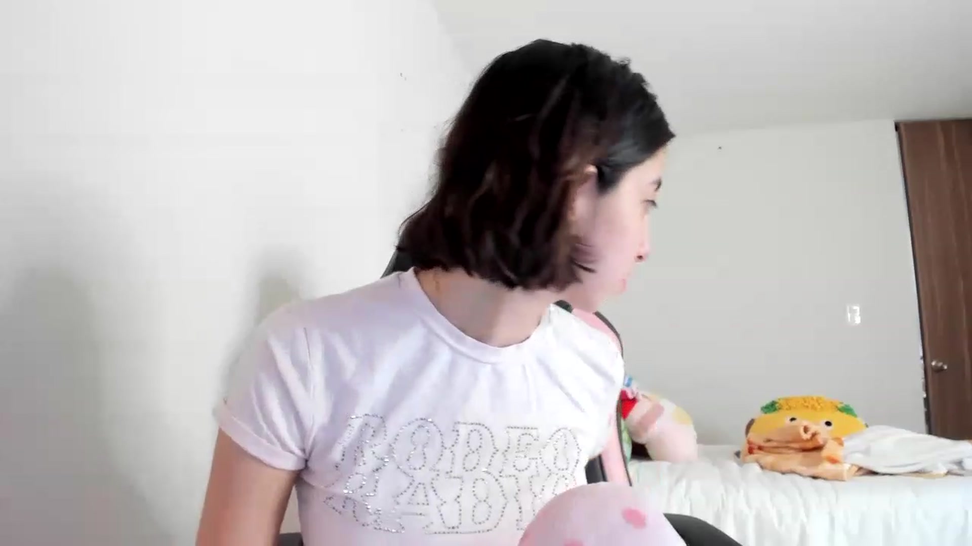 Gallery image thumbnail from Cherrycute666's myfreecams stream on, 03/10/2023, 17:54 image 17 of 20