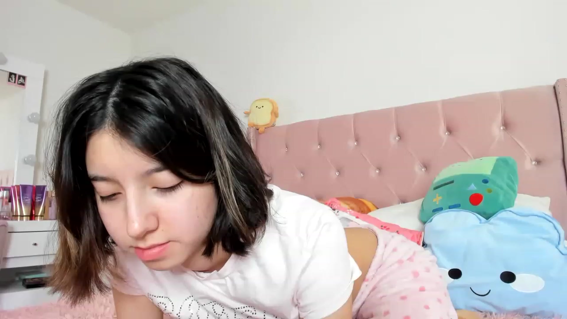 Gallery image thumbnail from Cherrycute666's myfreecams stream on, 03/10/2023, 22:34 image 3 of 20