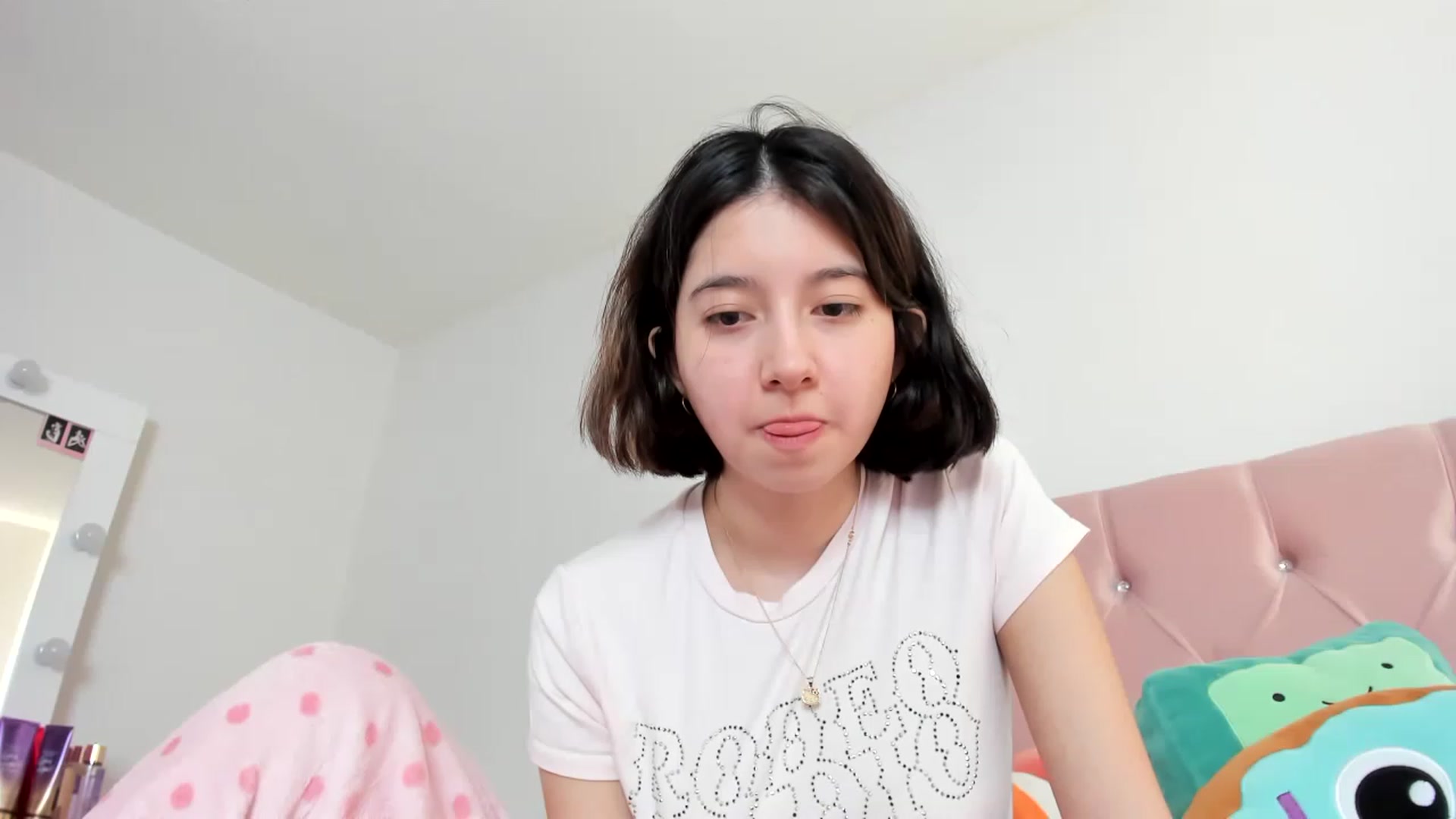 Gallery image thumbnail from Cherrycute666's myfreecams stream on, 03/10/2023, 23:00 image 15 of 20