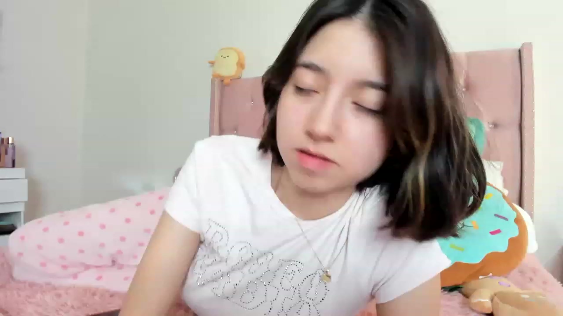 Gallery image thumbnail from Cherrycute666's myfreecams stream on, 03/10/2023, 23:00 image 6 of 20