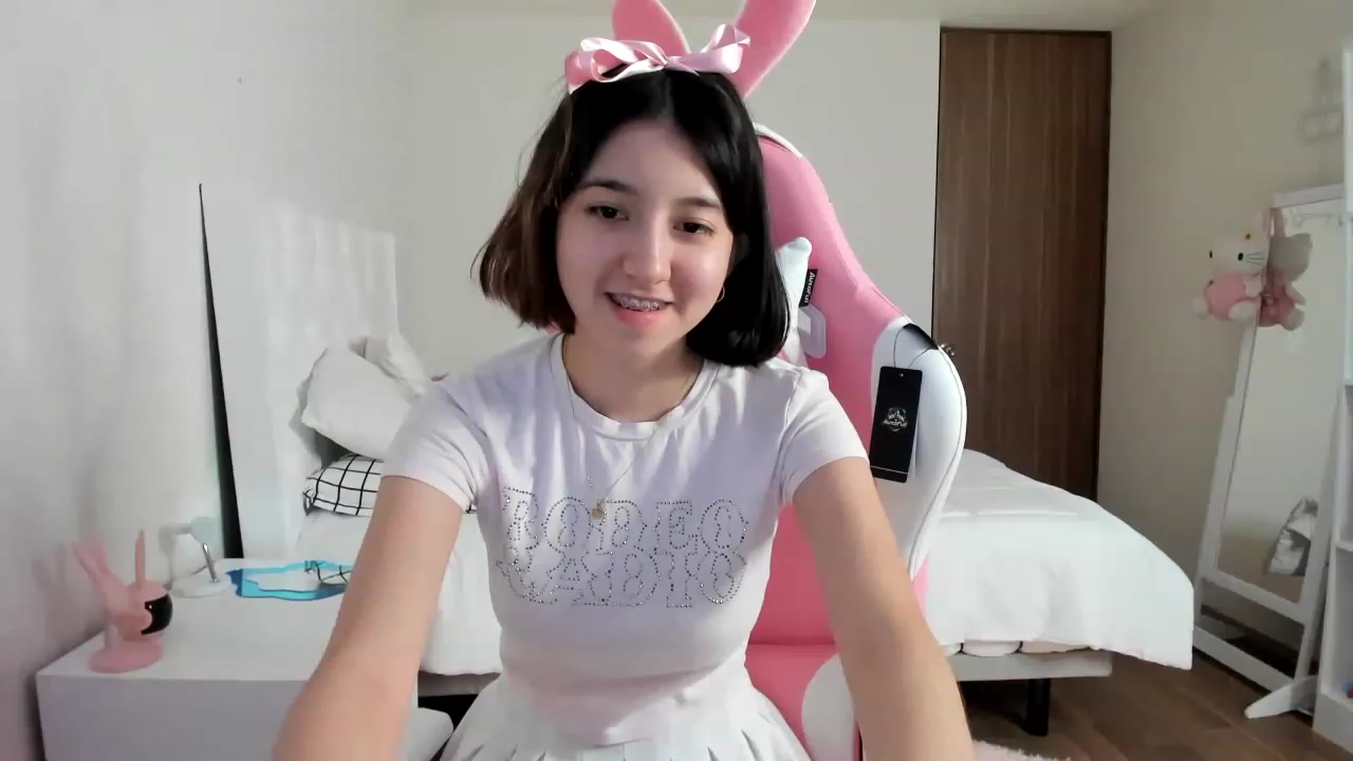 Gallery image thumbnail from Cherrycute666's myfreecams stream on, 03/11/2023, 07:21 image 4 of 20