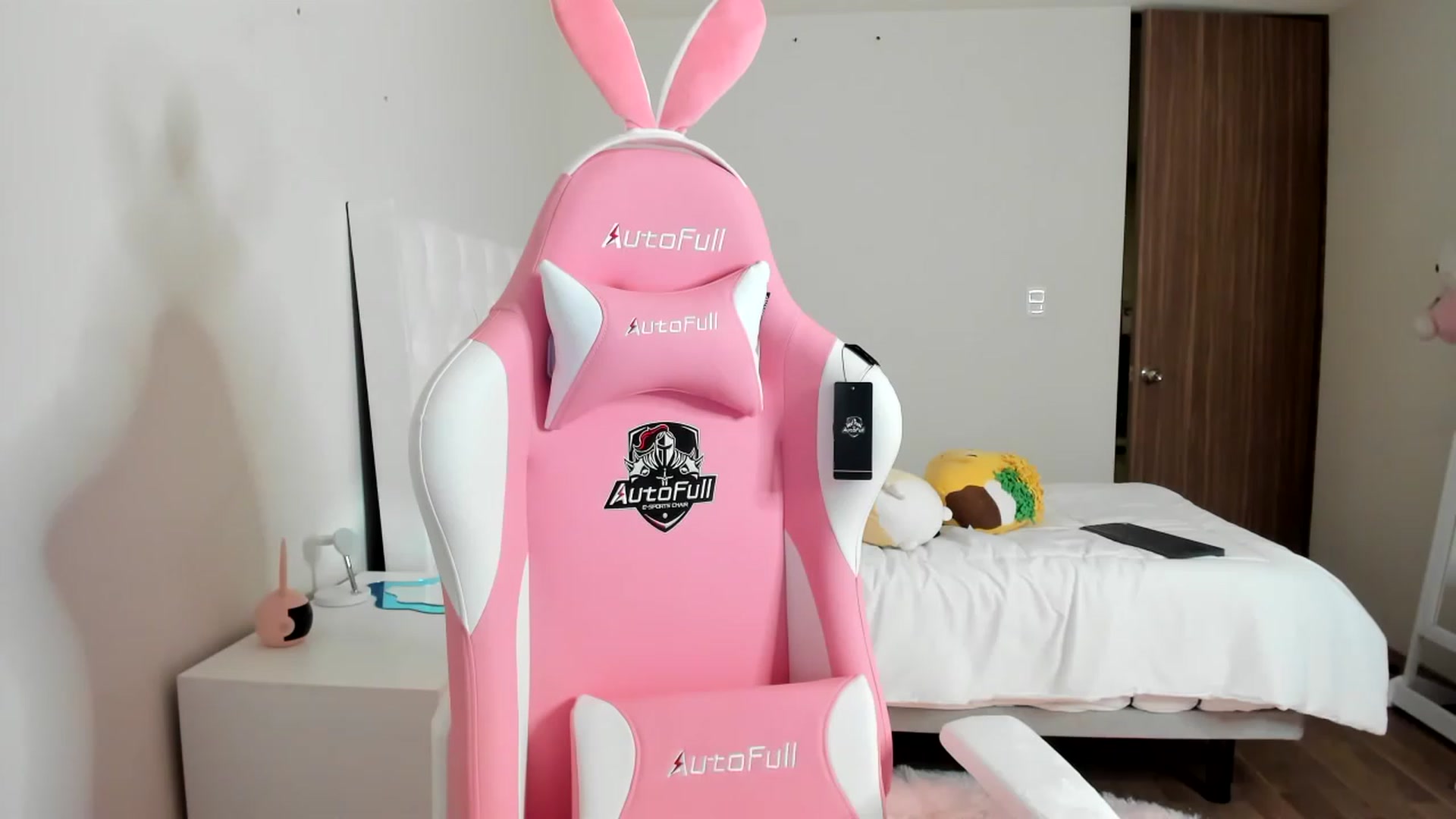 Gallery image thumbnail from Cherrycute666's myfreecams stream on, 03/11/2023, 08:44 image 10 of 20
