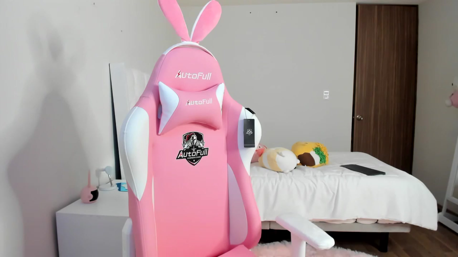 Gallery image thumbnail from Cherrycute666's myfreecams stream on, 03/11/2023, 08:44 image 8 of 20