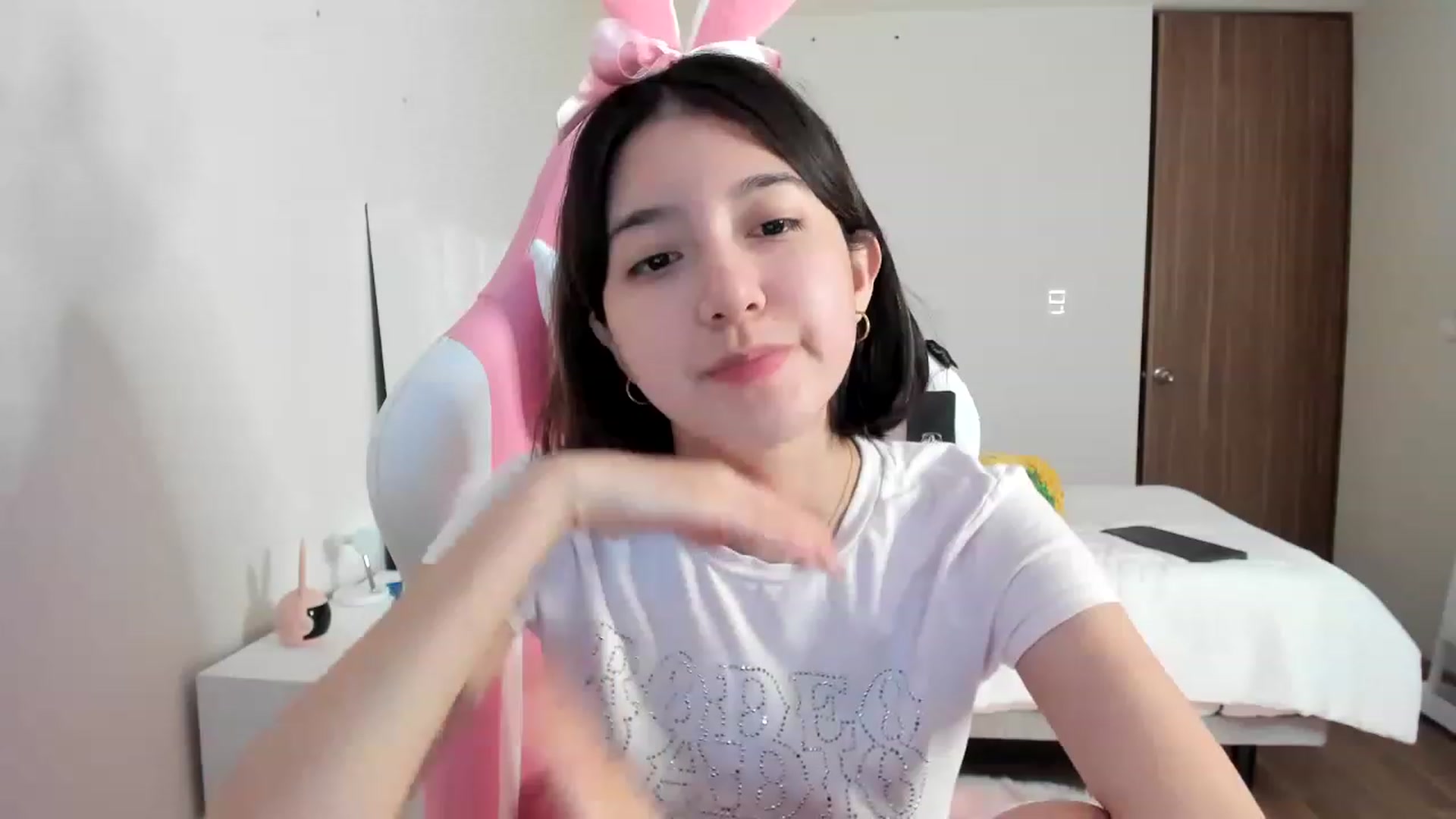 Gallery image thumbnail from Cherrycute666's myfreecams stream on, 03/11/2023, 08:44 image 12 of 20