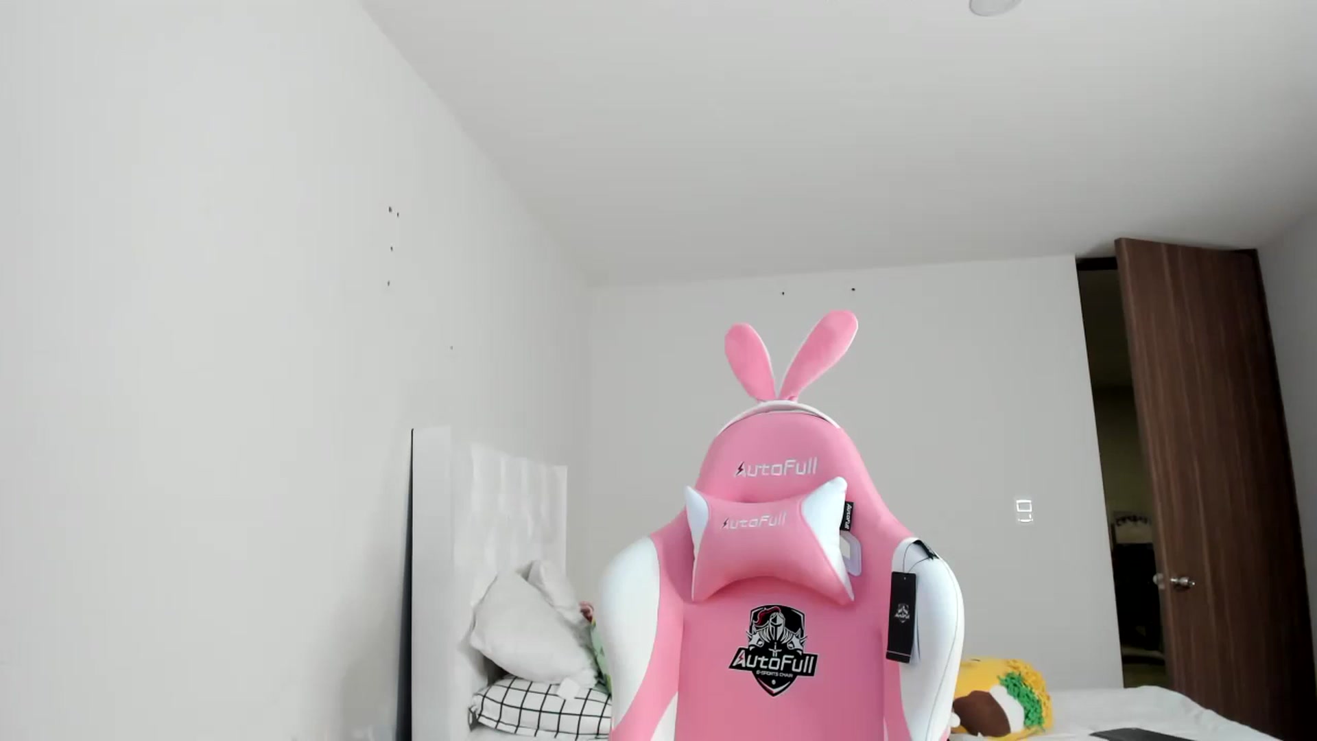 Gallery image thumbnail from Cherrycute666's myfreecams stream on, 03/11/2023, 09:46 image 19 of 20