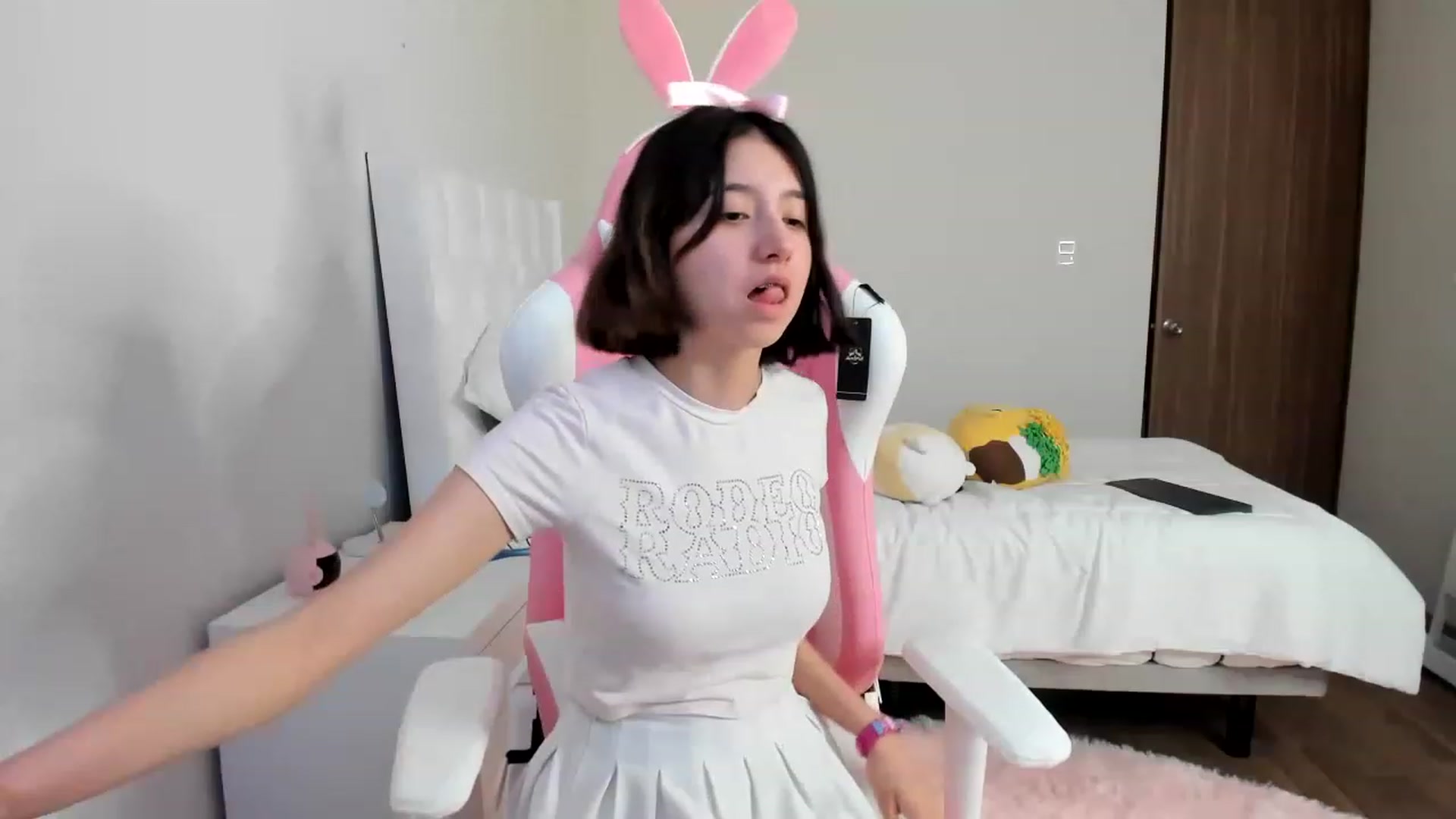 Gallery image thumbnail from Cherrycute666's myfreecams stream on, 03/11/2023, 09:46 image 17 of 20