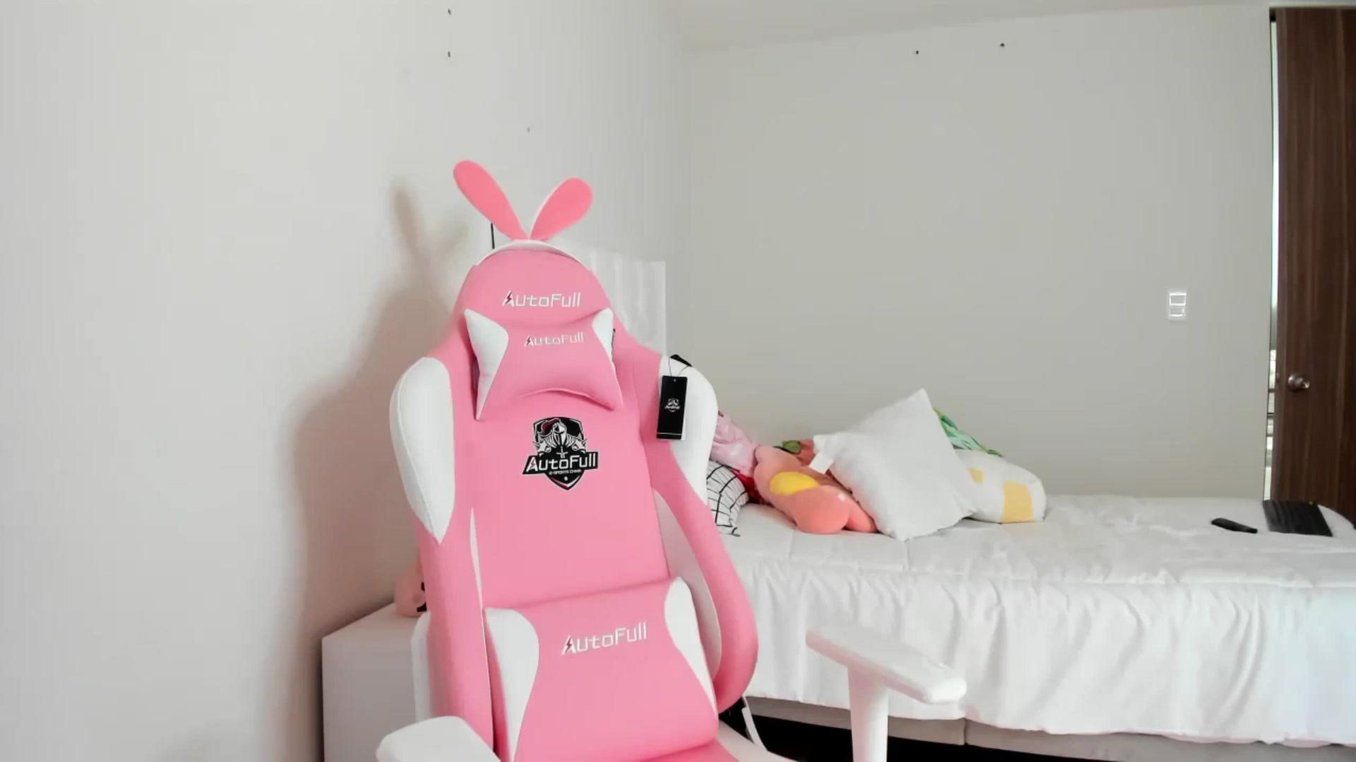 Gallery image thumbnail from Cherrycute666's myfreecams stream on, 03/12/2023, 24:09 image 1 of 20