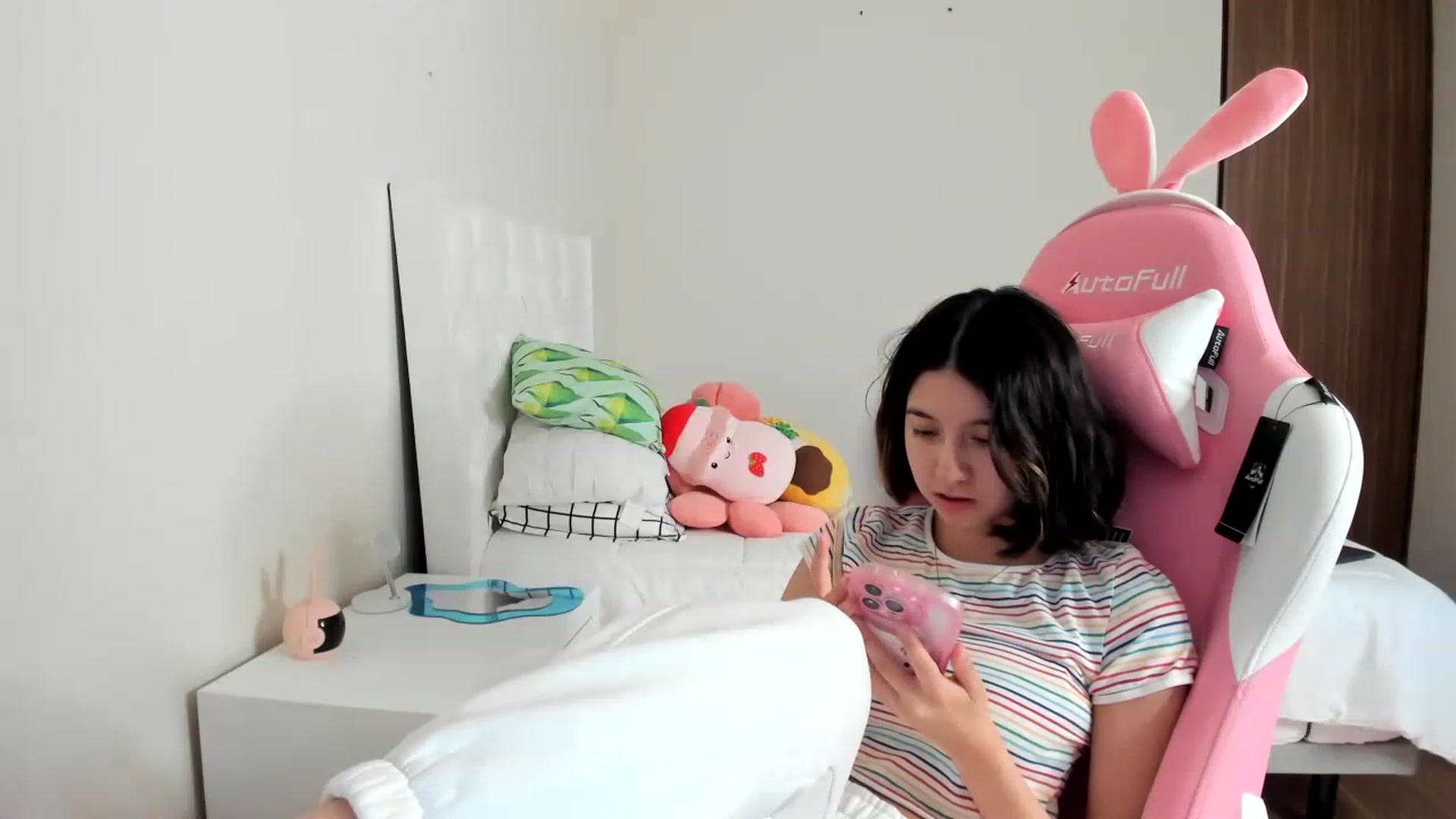 Gallery image thumbnail from Cherrycute666's myfreecams stream on, 03/12/2023, 15:58 image 3 of 20