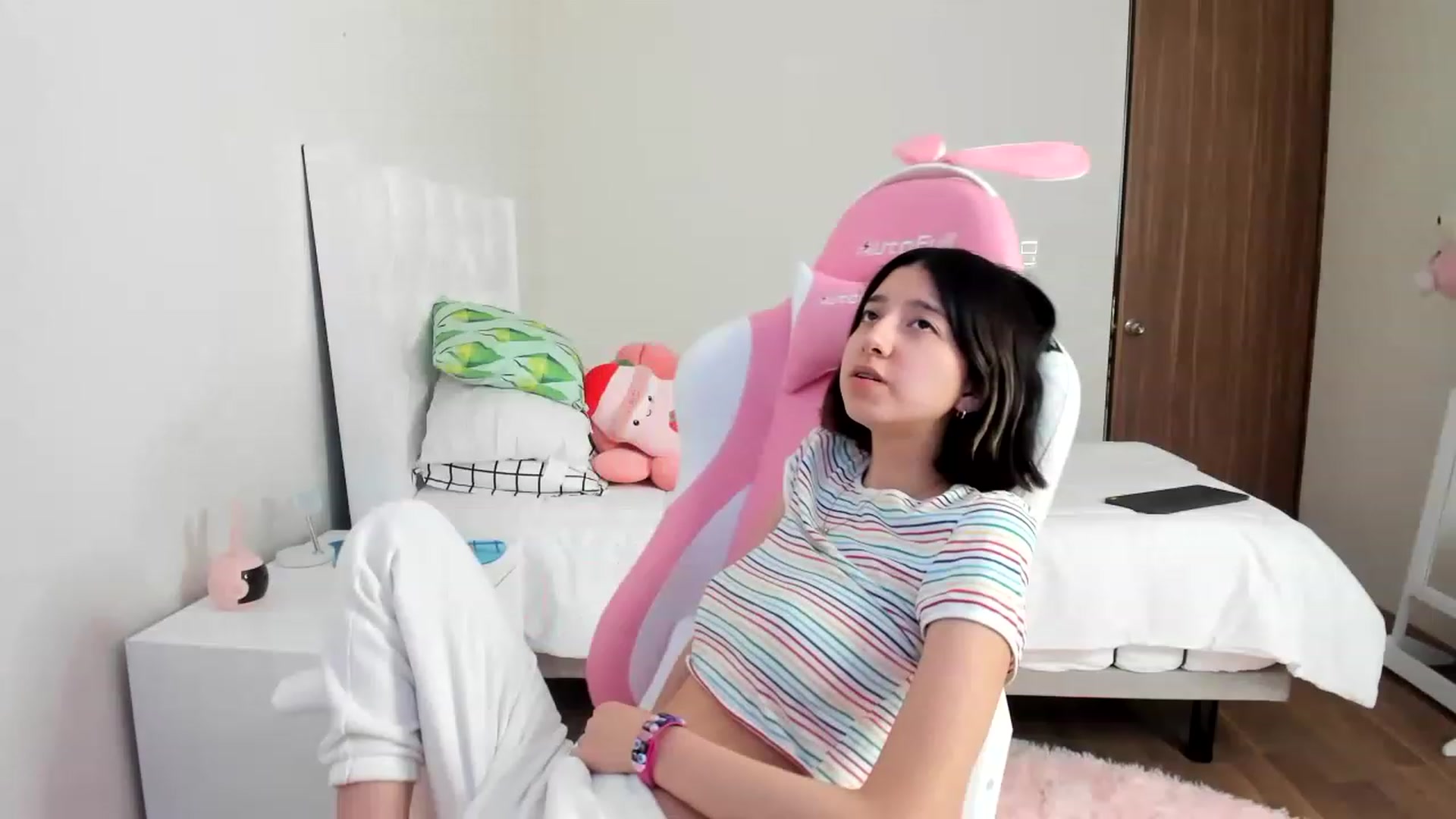 Gallery image thumbnail from Cherrycute666's myfreecams stream on, 03/12/2023, 16:12 image 16 of 20