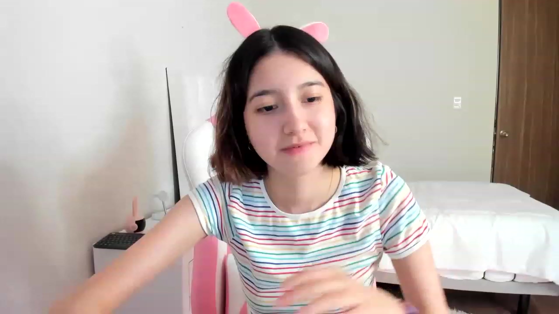 Gallery image thumbnail from Cherrycute666's myfreecams stream on, 03/12/2023, 18:34 image 12 of 20