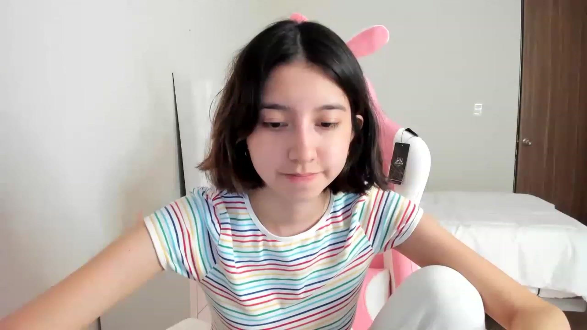 Gallery image thumbnail from Cherrycute666's myfreecams stream on, 03/12/2023, 18:34 image 10 of 20