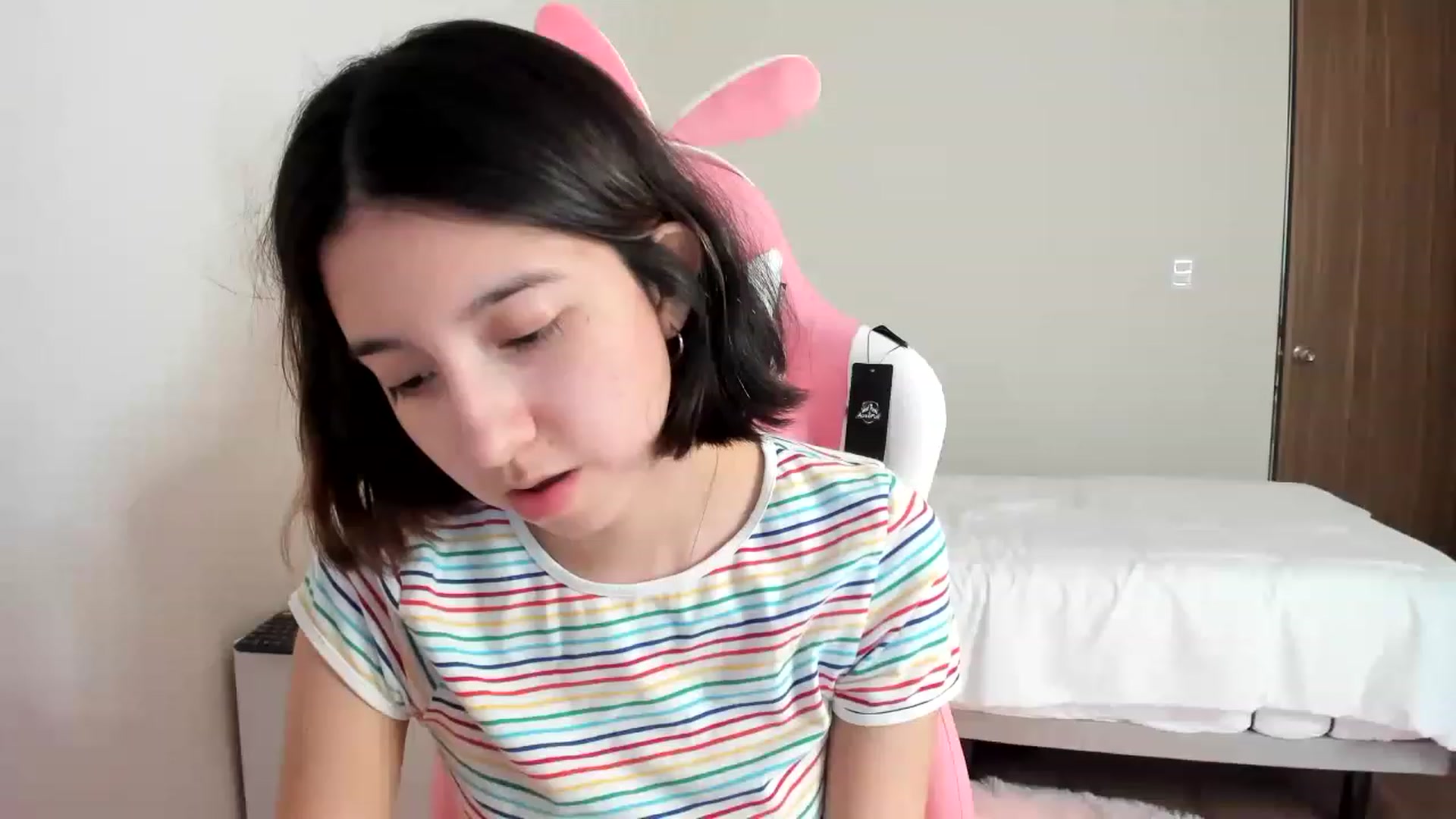 Gallery image thumbnail from Cherrycute666's myfreecams stream on, 03/12/2023, 18:34 image 15 of 20