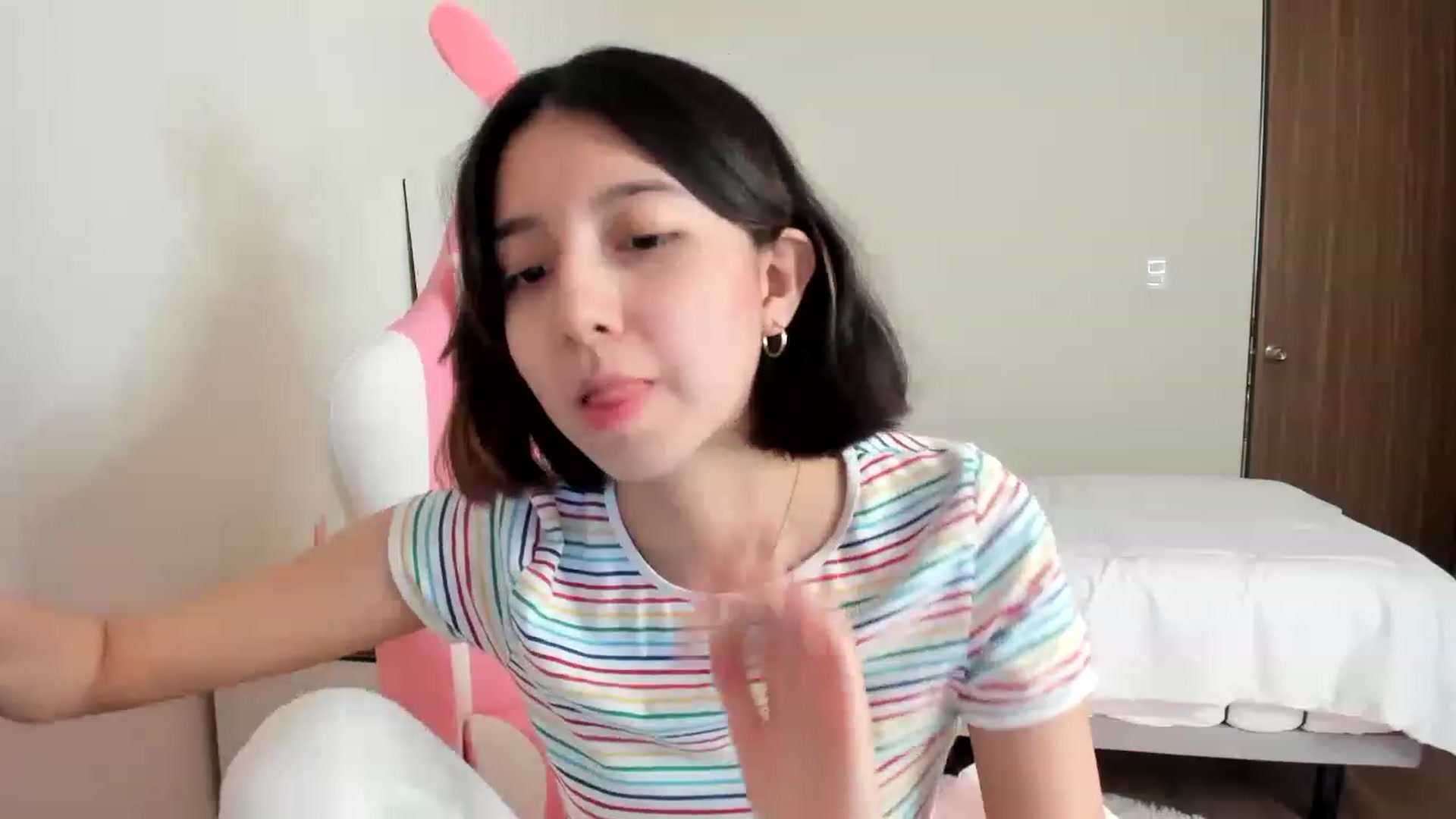 Gallery image thumbnail from Cherrycute666's myfreecams stream on, 03/12/2023, 18:34 image 18 of 20