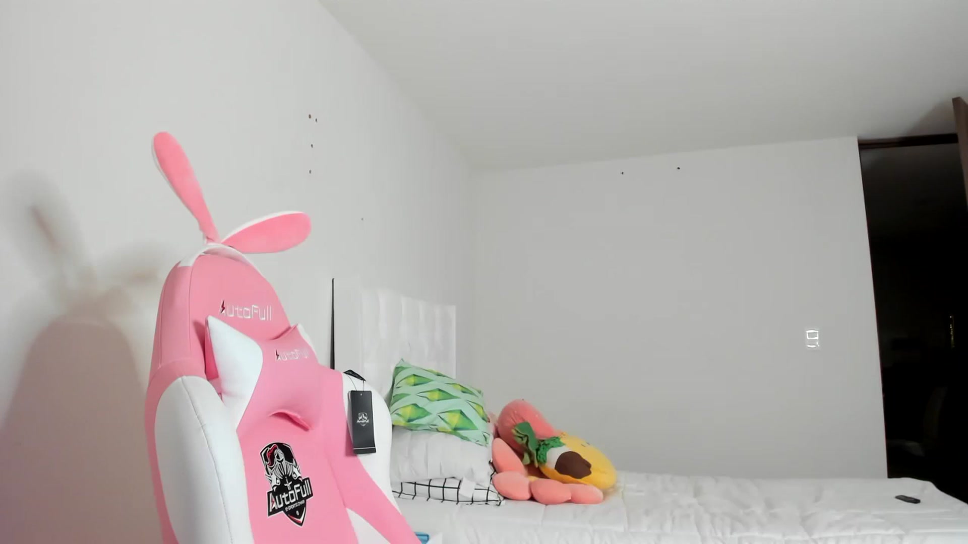 Gallery image thumbnail from Cherrycute666's myfreecams stream on, 03/13/2023, 04:19 image 1 of 20