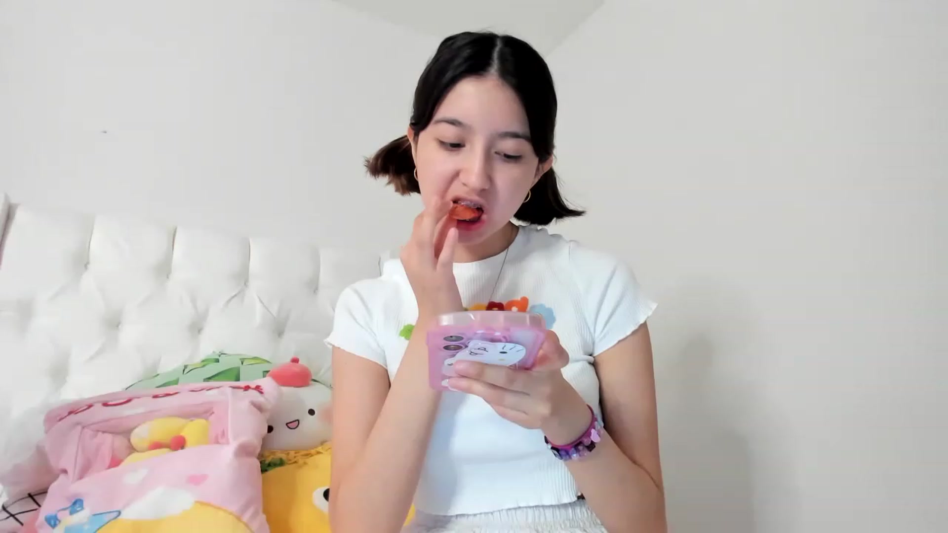 Gallery image thumbnail from Cherrycute666's myfreecams stream on, 03/13/2023, 07:03 image 7 of 20