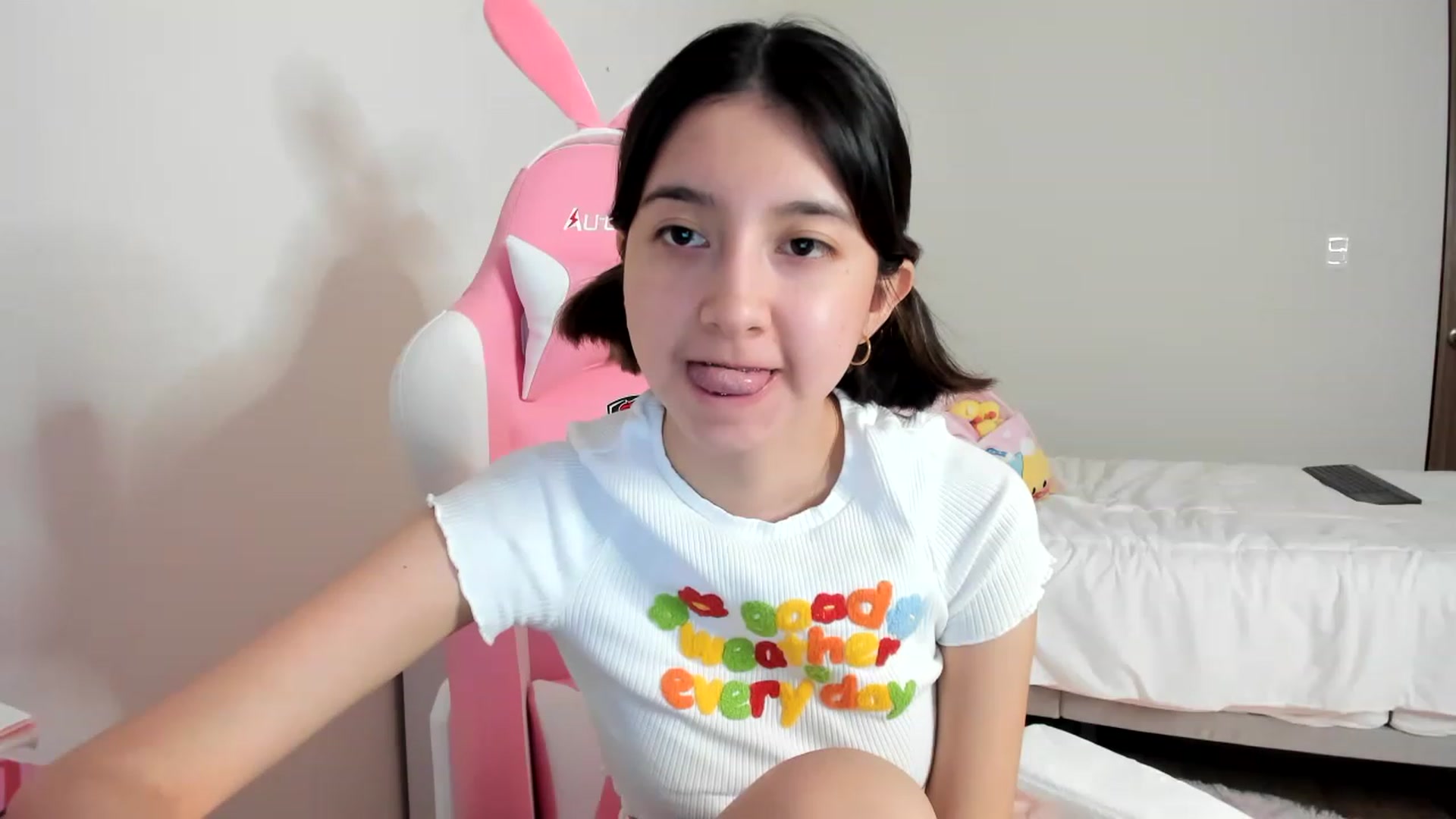 Gallery image thumbnail from Cherrycute666's myfreecams stream on, 03/13/2023, 09:48 image 7 of 20