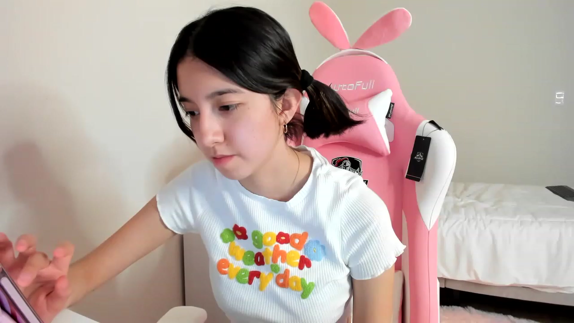 Gallery image thumbnail from Cherrycute666's myfreecams stream on, 03/13/2023, 09:48 image 18 of 20