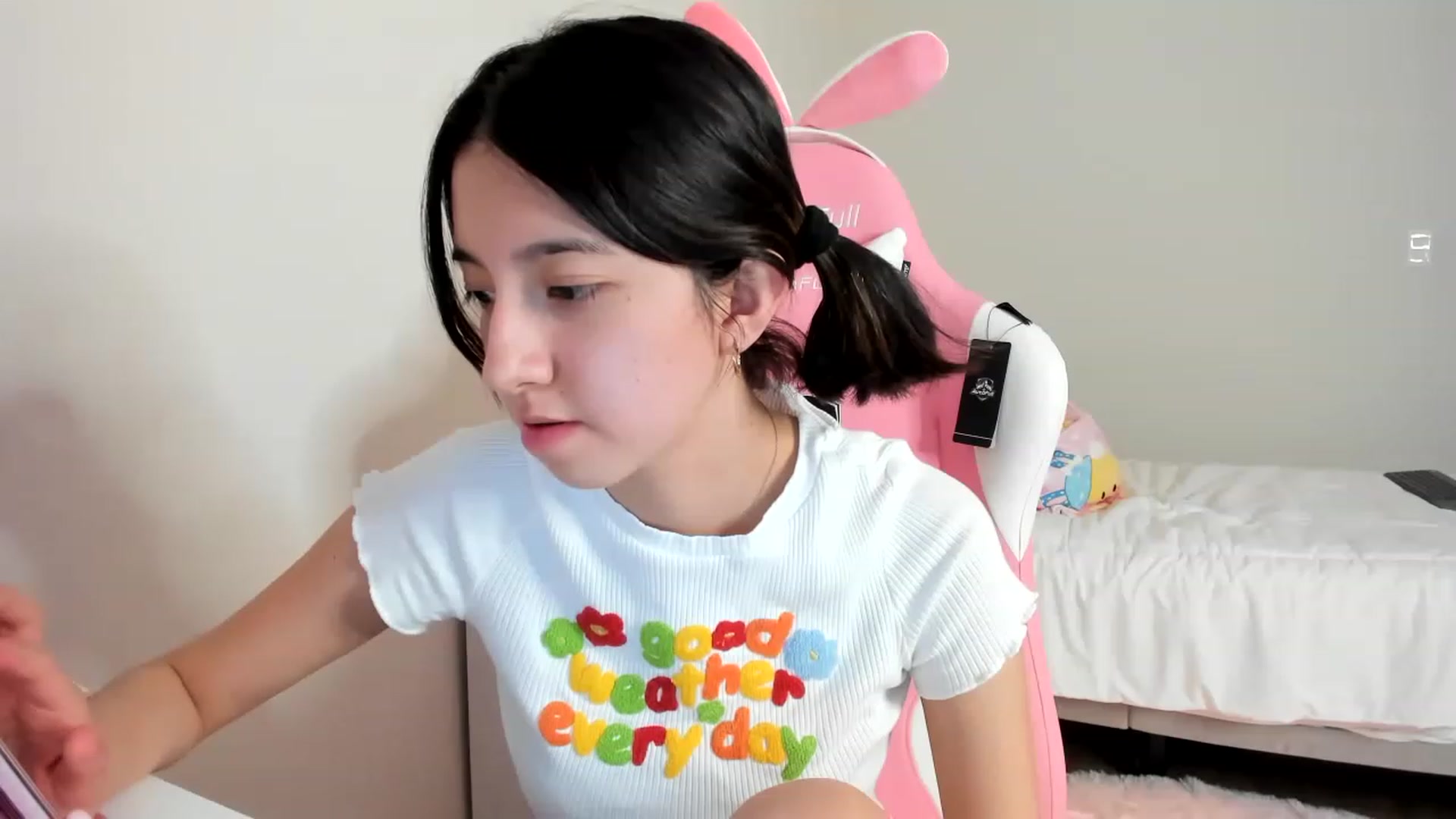 Gallery image thumbnail from Cherrycute666's myfreecams stream on, 03/13/2023, 09:48 image 19 of 20