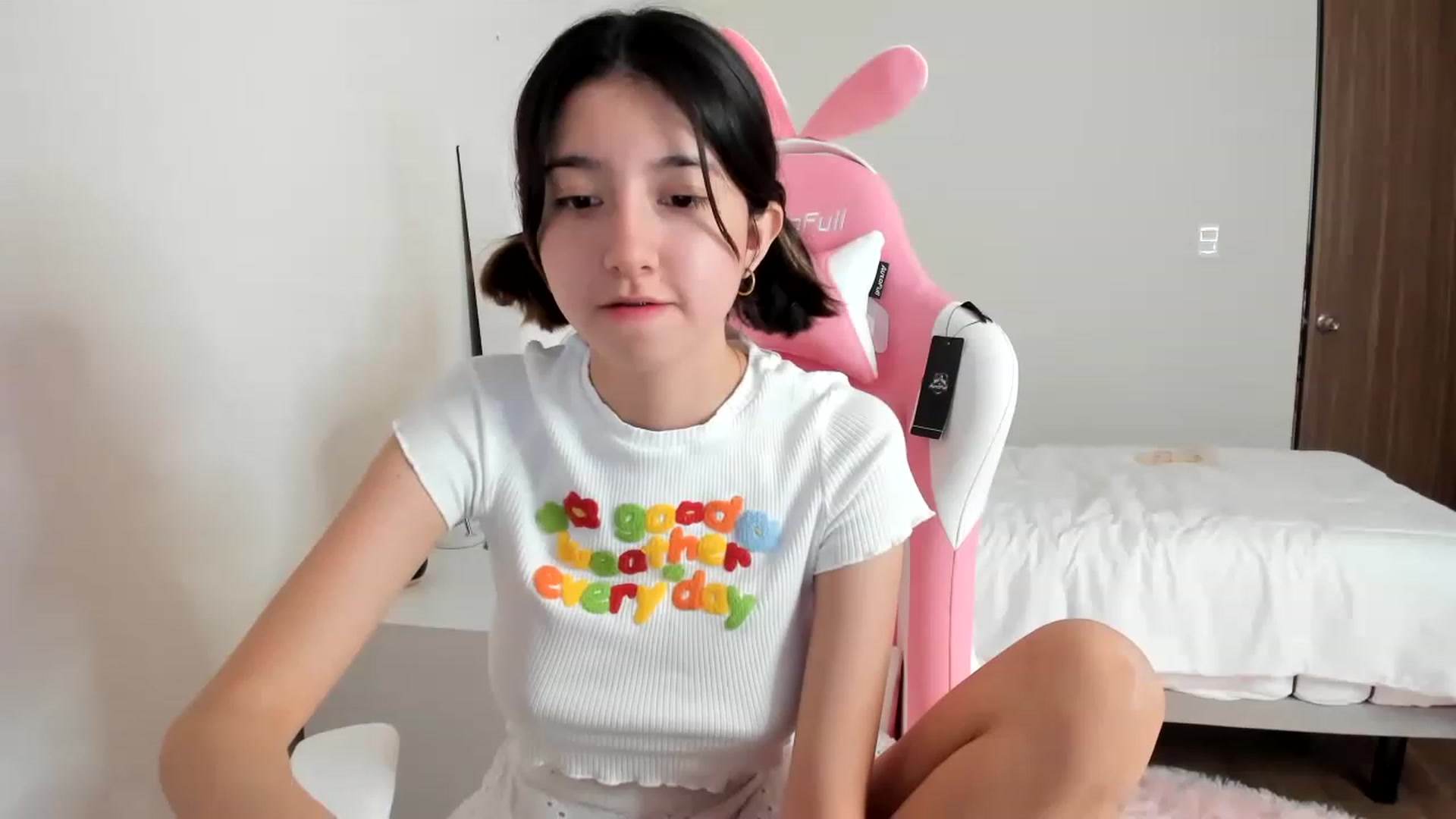 Gallery image thumbnail from Cherrycute666's myfreecams stream on, 03/13/2023, 14:59 image 13 of 20