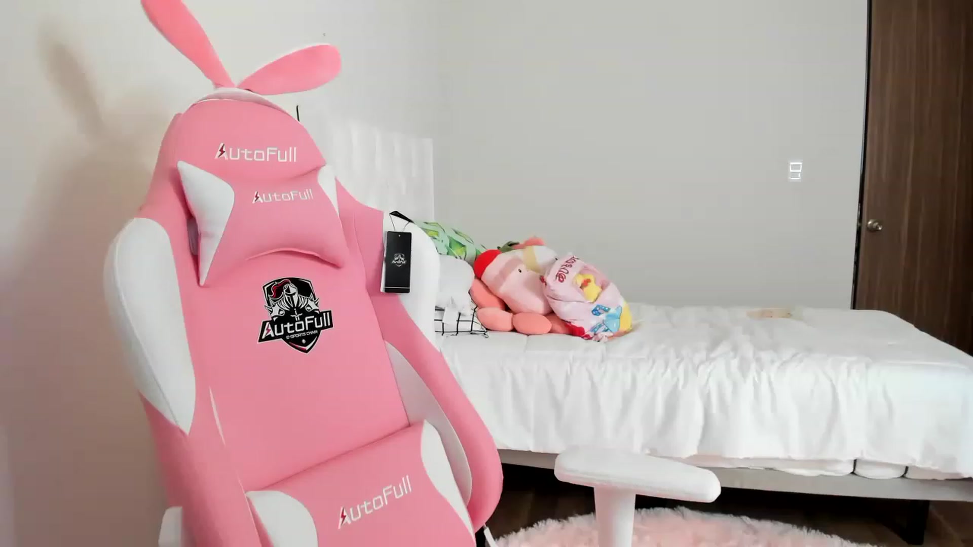 Gallery image thumbnail from Cherrycute666's myfreecams stream on, 03/13/2023, 14:59 image 4 of 20