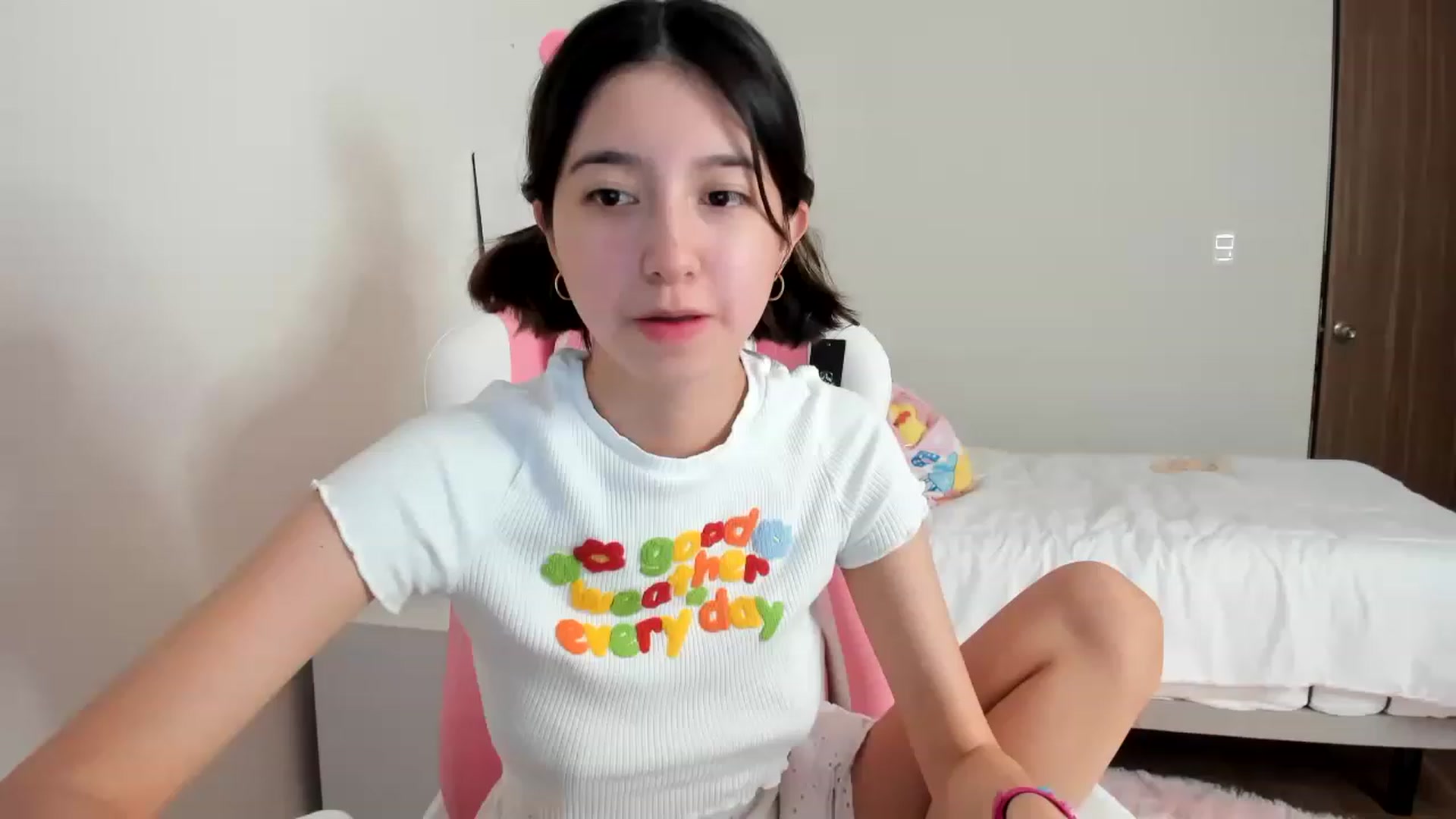 Gallery image thumbnail from Cherrycute666's myfreecams stream on, 03/13/2023, 14:59 image 9 of 20